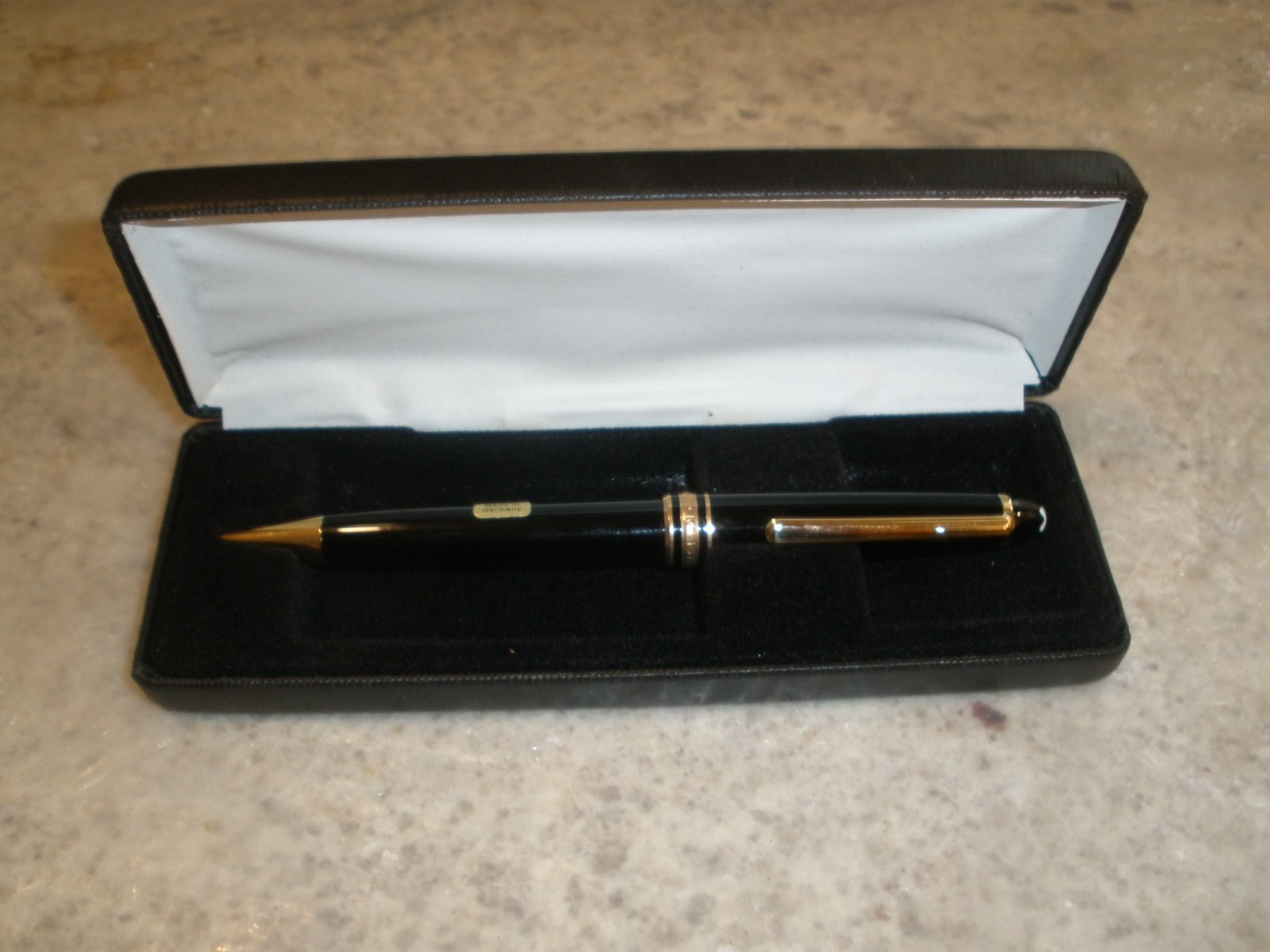 VINTAGE MONTBLANC MADE IN GERMANY MEISTERSTUCK PEN IN CASE