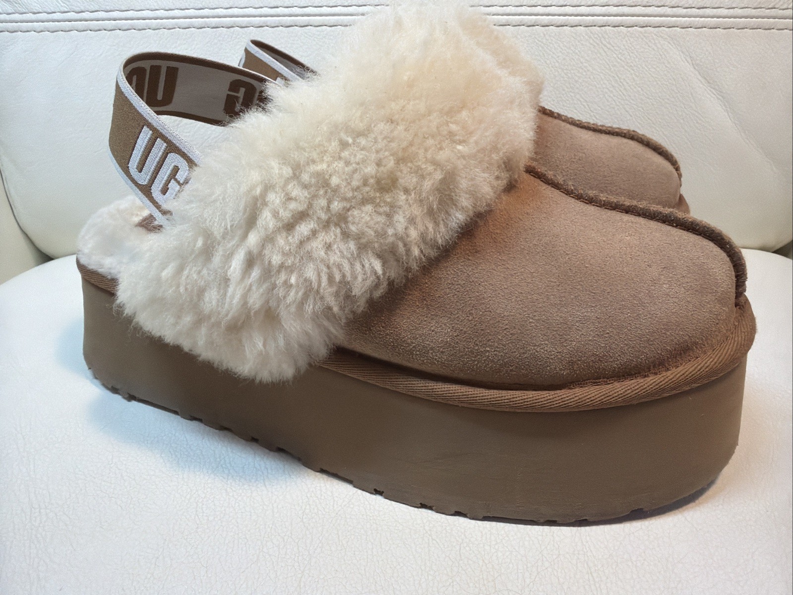UGG Funkette Platform Slippers Womens Chestnut Suede Sheepskin Strap Woman’s 8