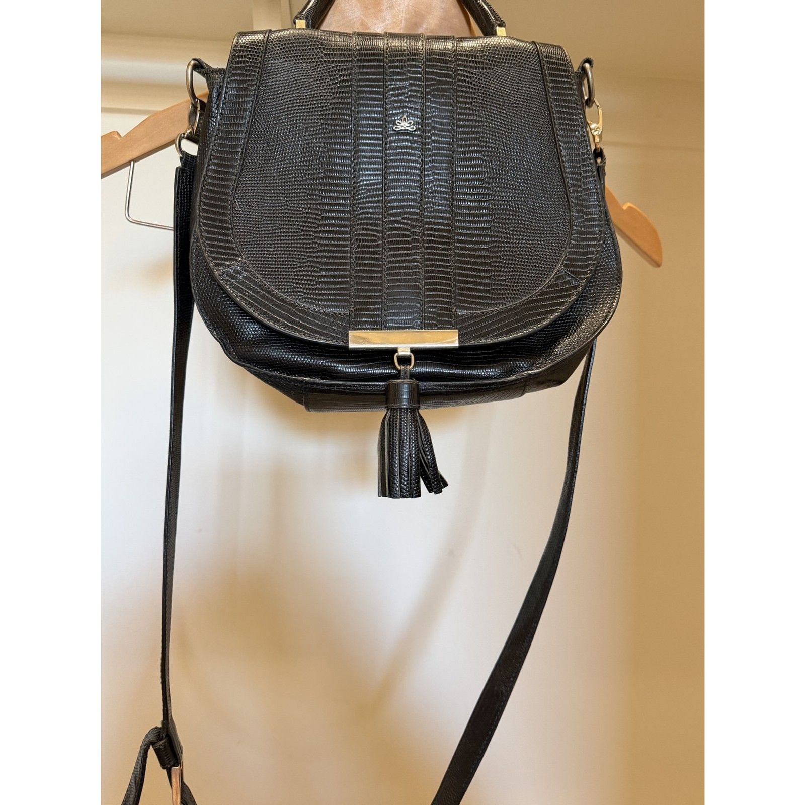 Demellier - The Mini Venice crossbody with top handle in lizard effect leather