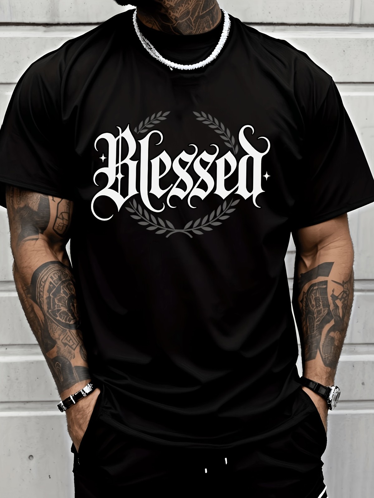 Men\'S Fashionable Casual T-Shirt with Blessed Letter And Wreath Design