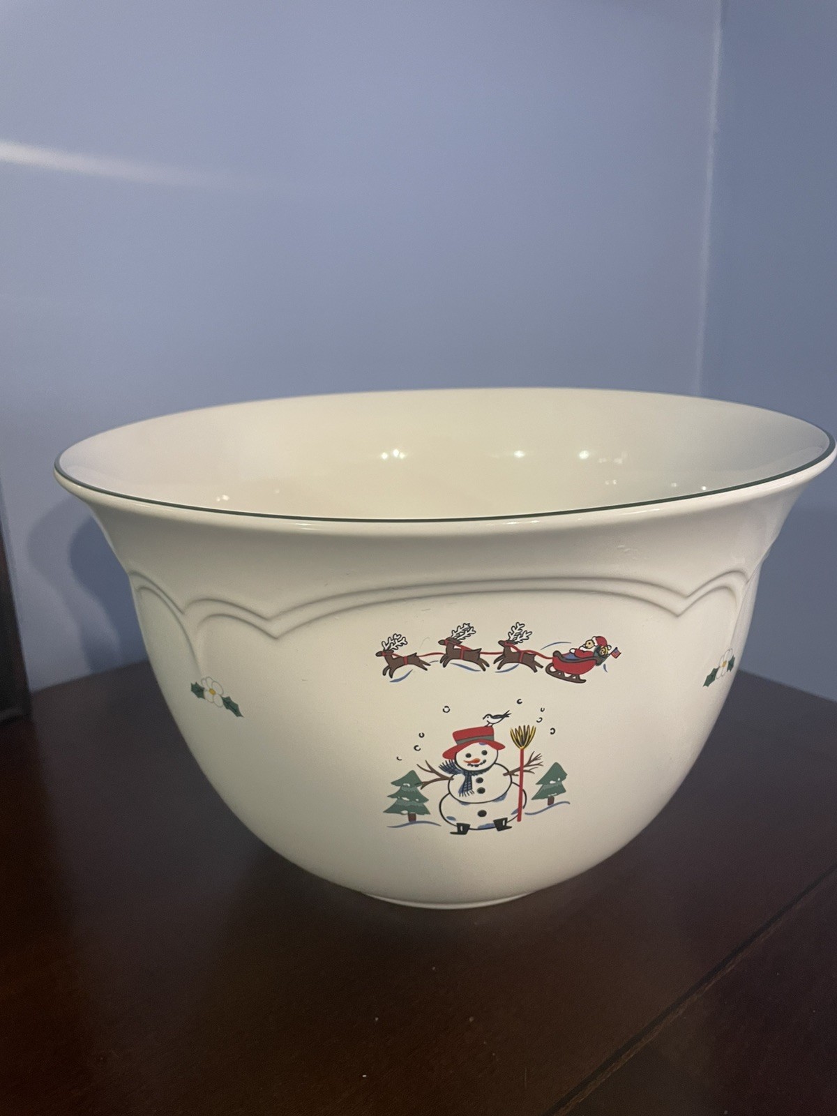 Pfaltzgraff Snow Village Large Serving Bowl Excellent Never Used Discontinued 