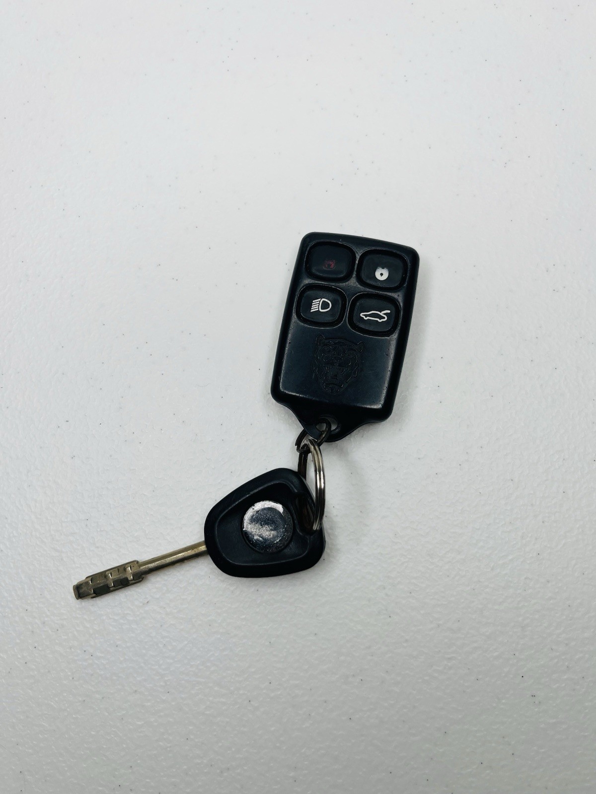 OEM 1997-2001 JAGUAR XK8 XJ8 XJ6 REMOTE KEYLESS KEY FOB 4 BUTTON K8597T315 SPARE OEM 1997-2001 JAGUAR XK8 XJ8 XJ6 REMOTE KEYLESS KEY FOB 4 BUTTON K8597T315 SPARE