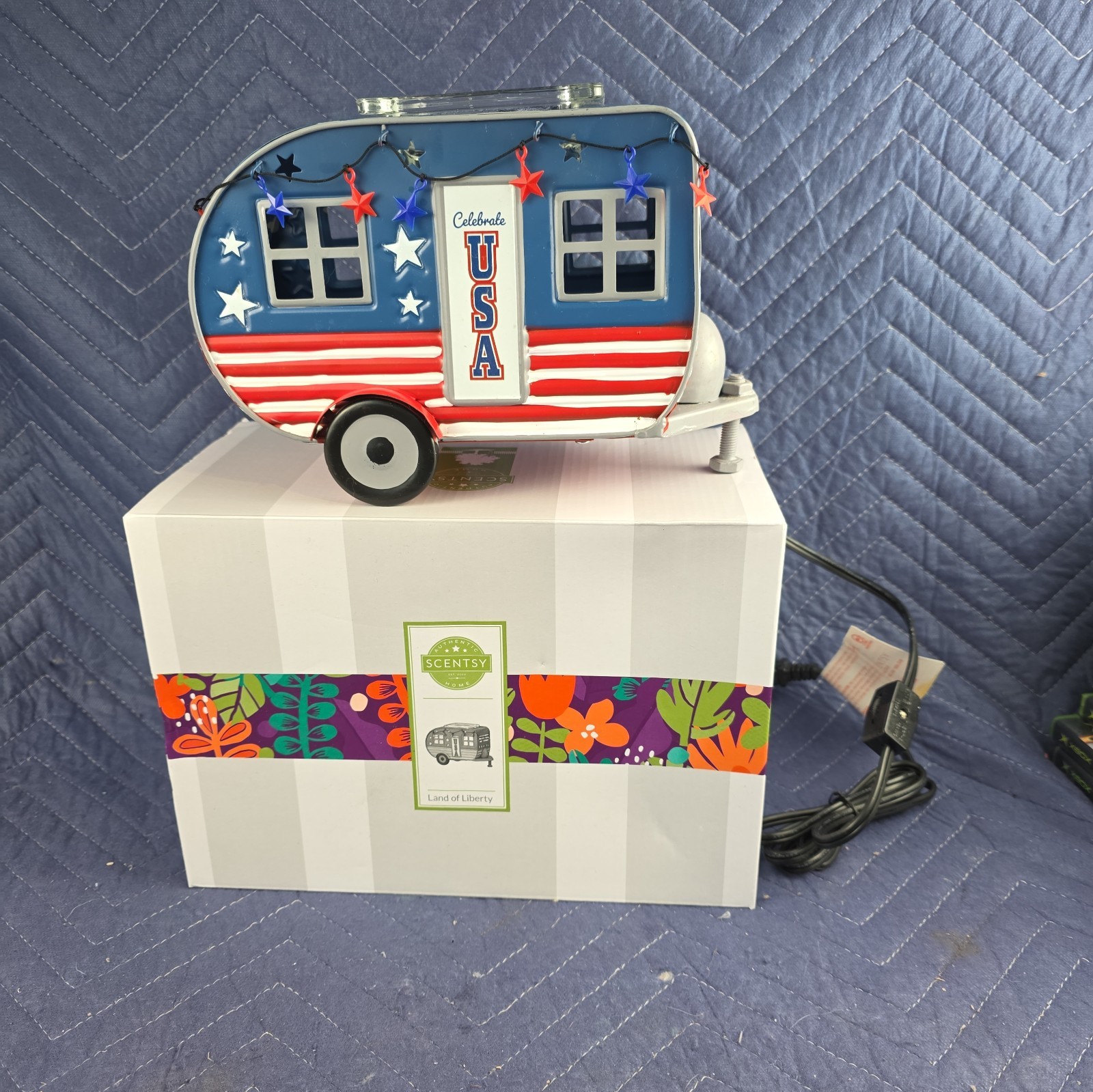 EUC Scentsy Land of Liberty Camper Trailer Freedom Wax Warmer Red White Blue