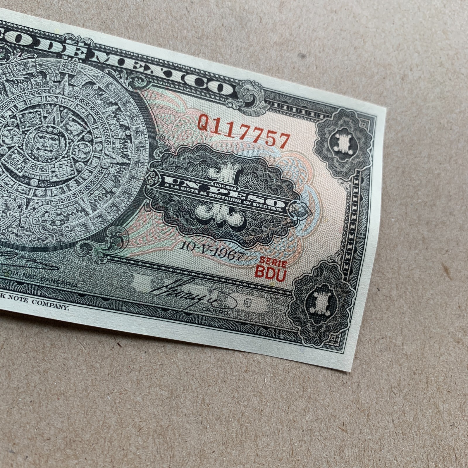 MEXICO 1 Peso BANKNOTE 1967 AZTEC CALENDAR Mexican Currency Money American BC