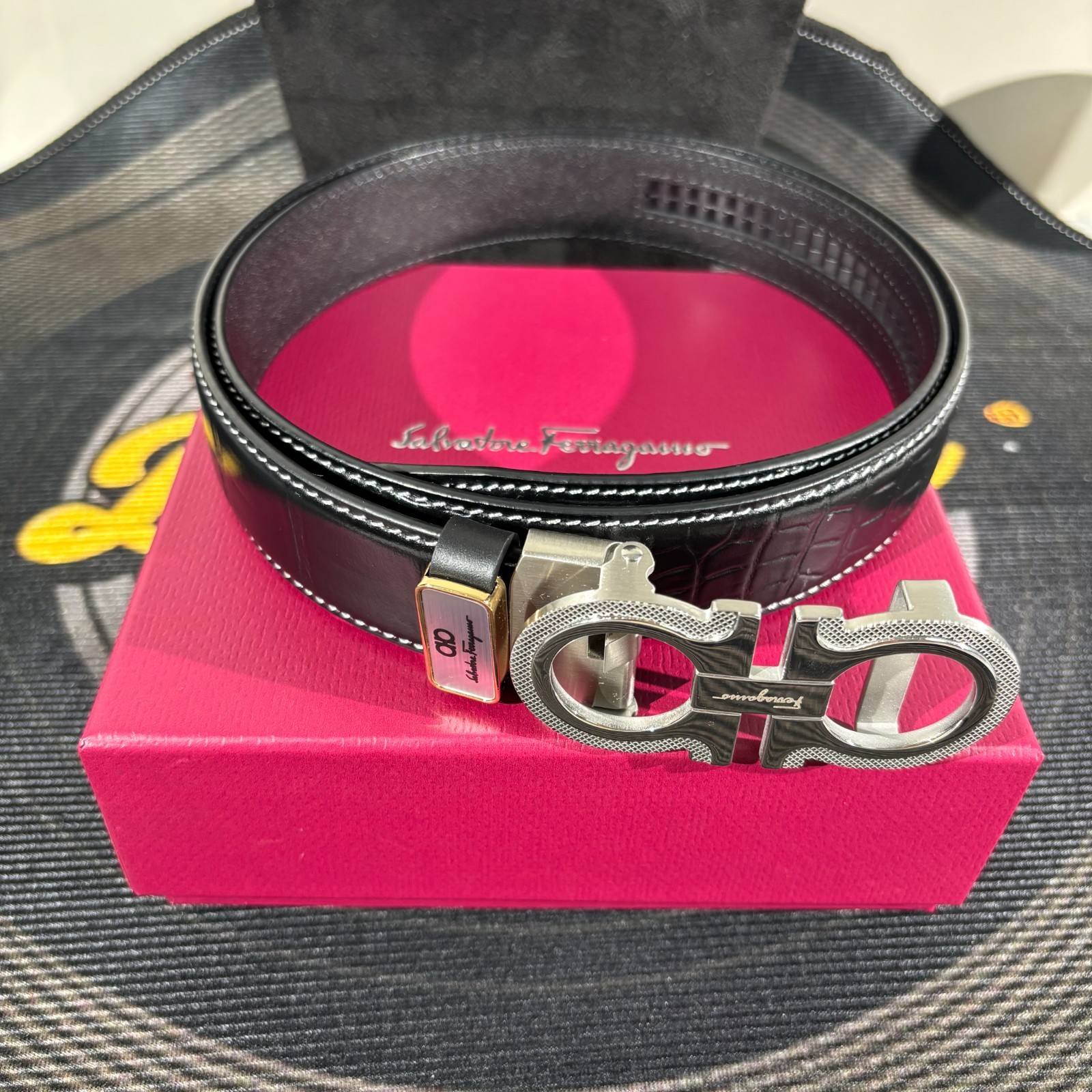 NWT Men\'s Ferragamo Luxury Black Leather Belt  US36 95cm All Over Emboss Office
