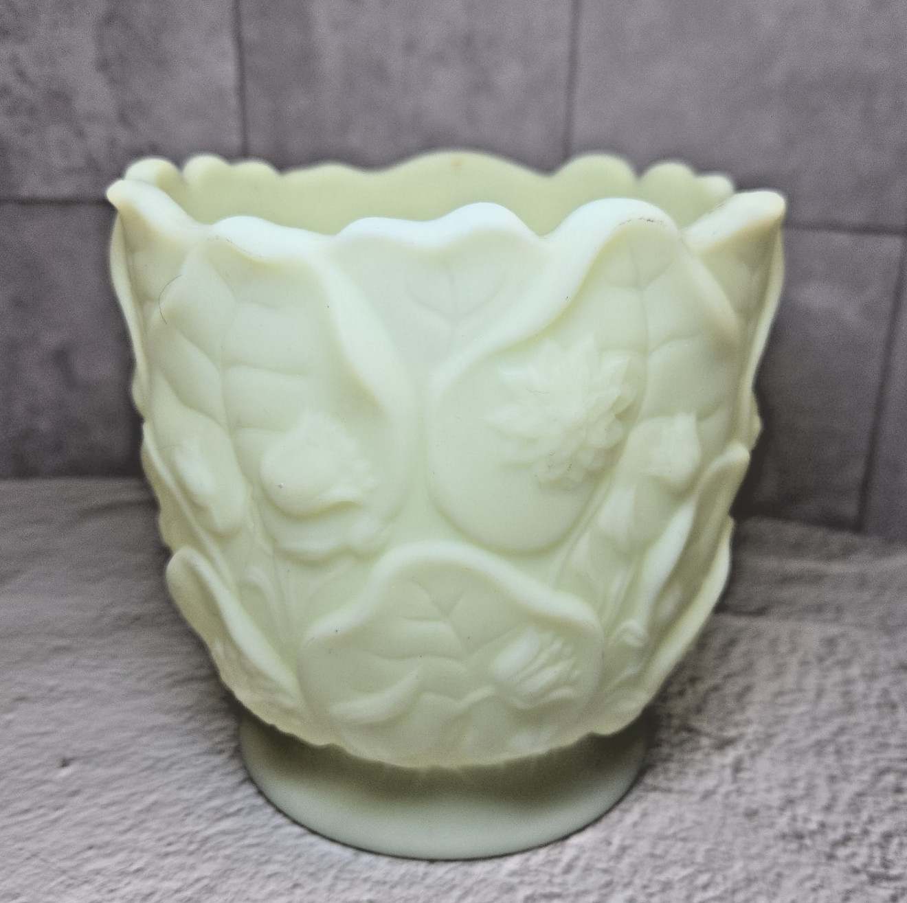 Vtg Fenton Custard Satin Glass Water Lily Planter Bowl Jardiniere UV Glow 5.5\