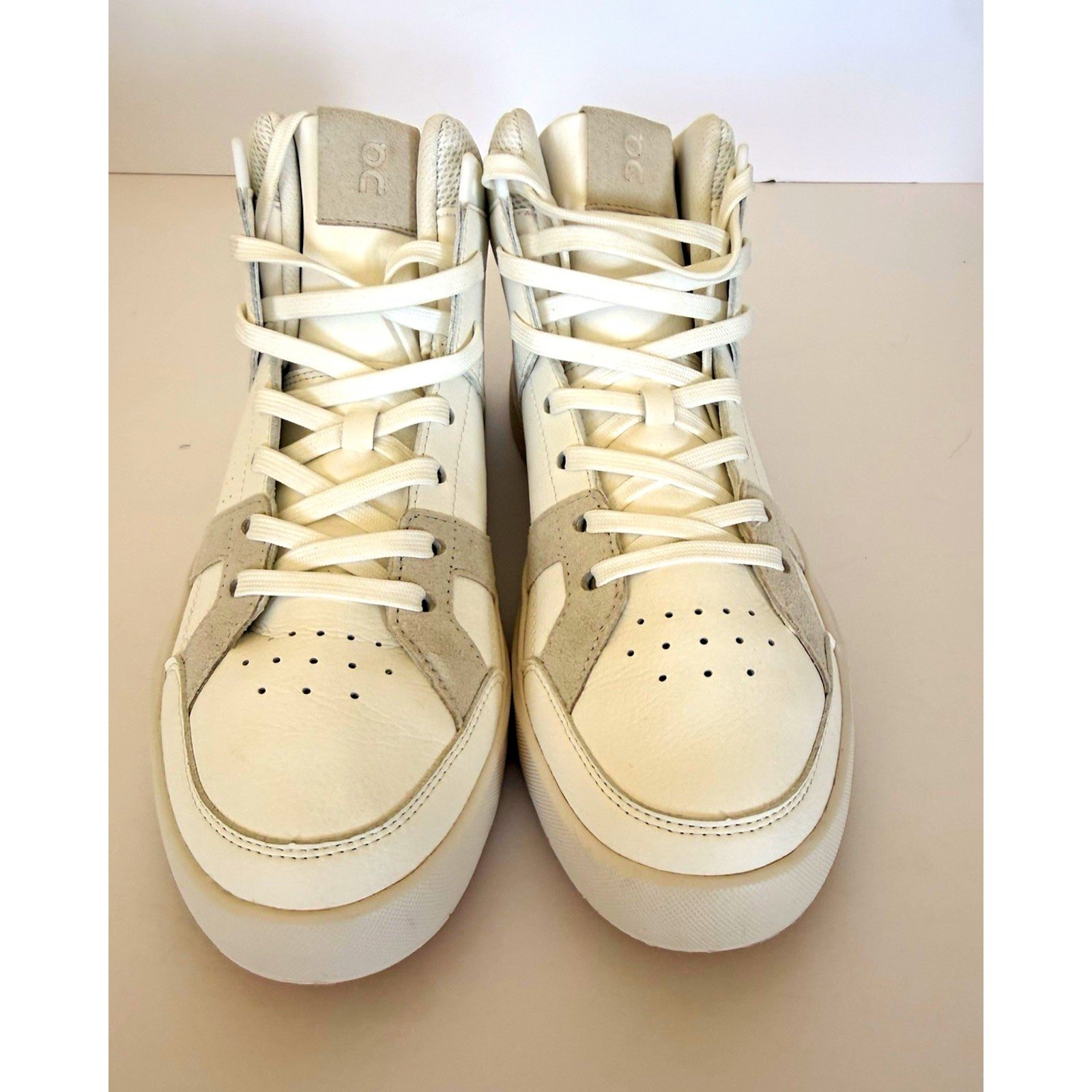 On THE ROGER Men’s Mid Top Lace-Up Sneakers White Gray Faux Leather