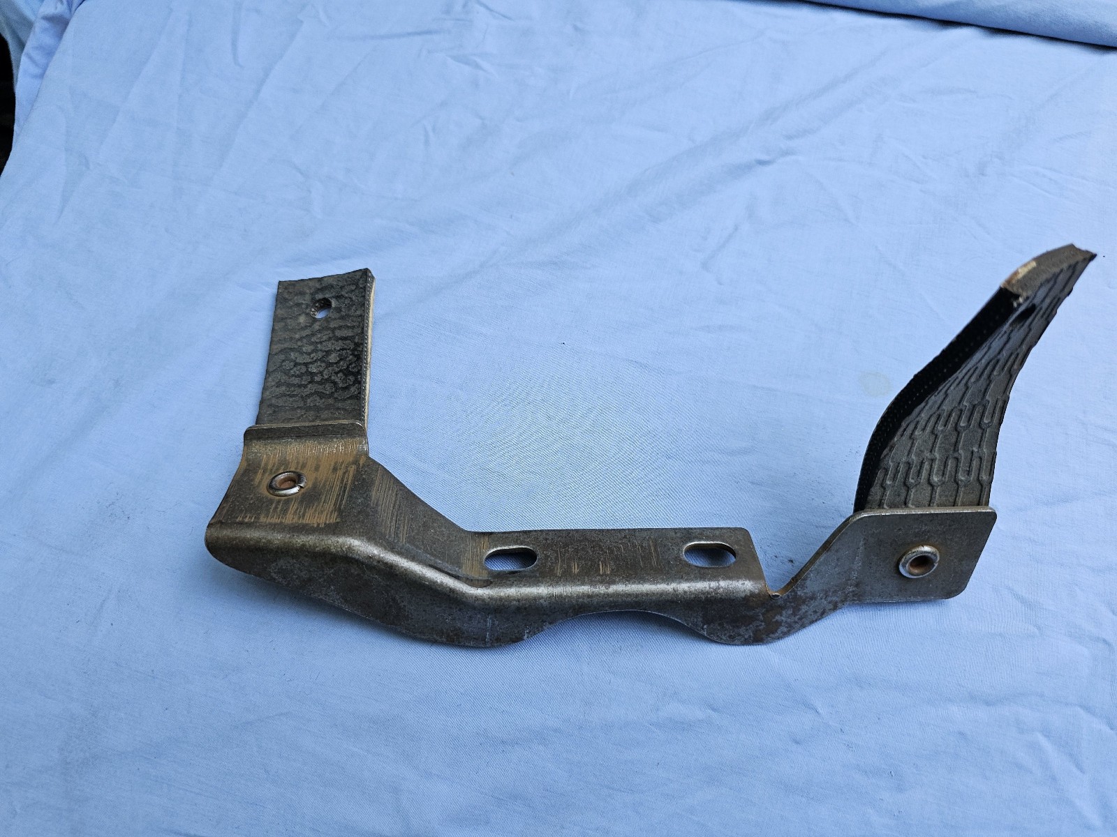 NOS 1964-1966 CHEVROLET CHEVELLE LEFT HAND MUFFLER AND TAILPIPE HANGER 1464301 NOS 1964-1966 CHEVROLET CHEVELLE LEFT HAND MUFFLER AND TAILPIPE HANGER 1464301