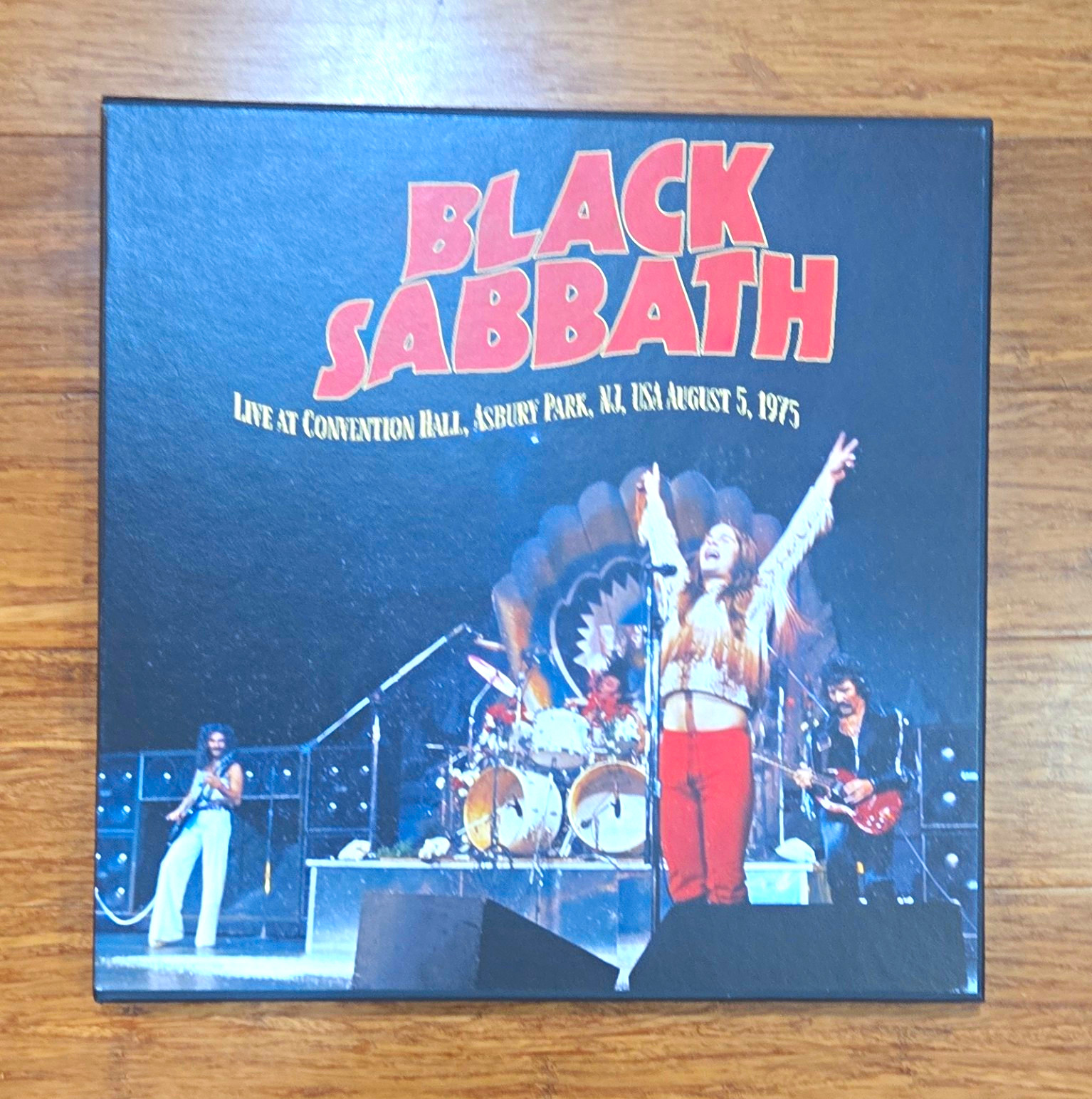 Black Sabbath - Live at Convention Hall 1975, 12\