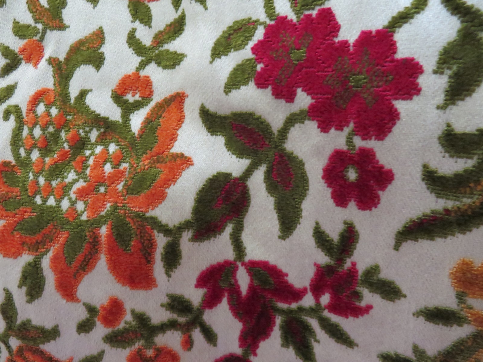 HUGE Pc. Vintage Carpet Bag Barkcloth Raised Pattern Fabric Never Used Tapestry