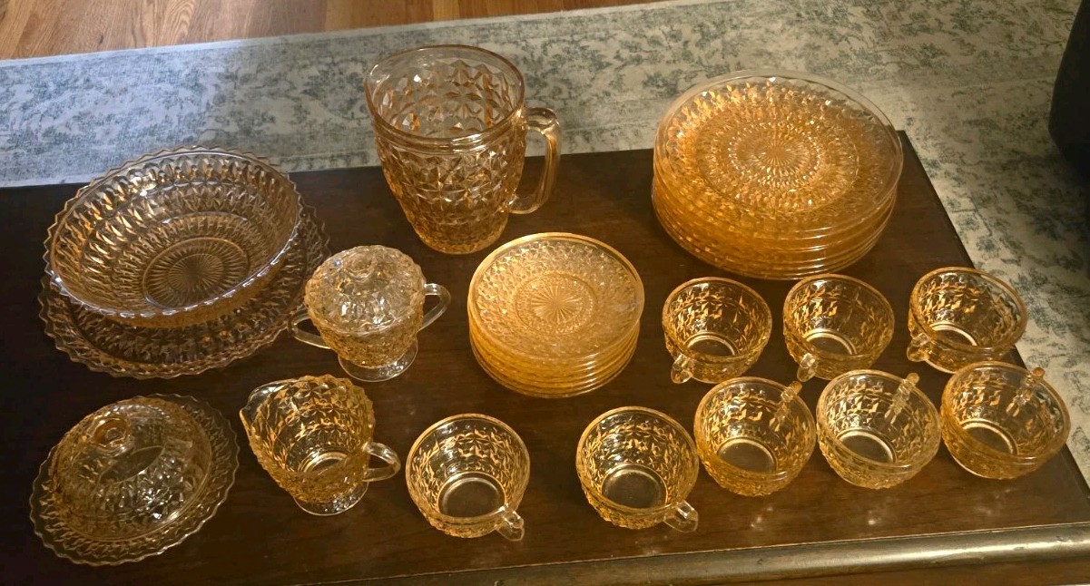 RARE MINT30pc Jeannette Pink Depression Glass Service for 8 Holiday Buttons Bows