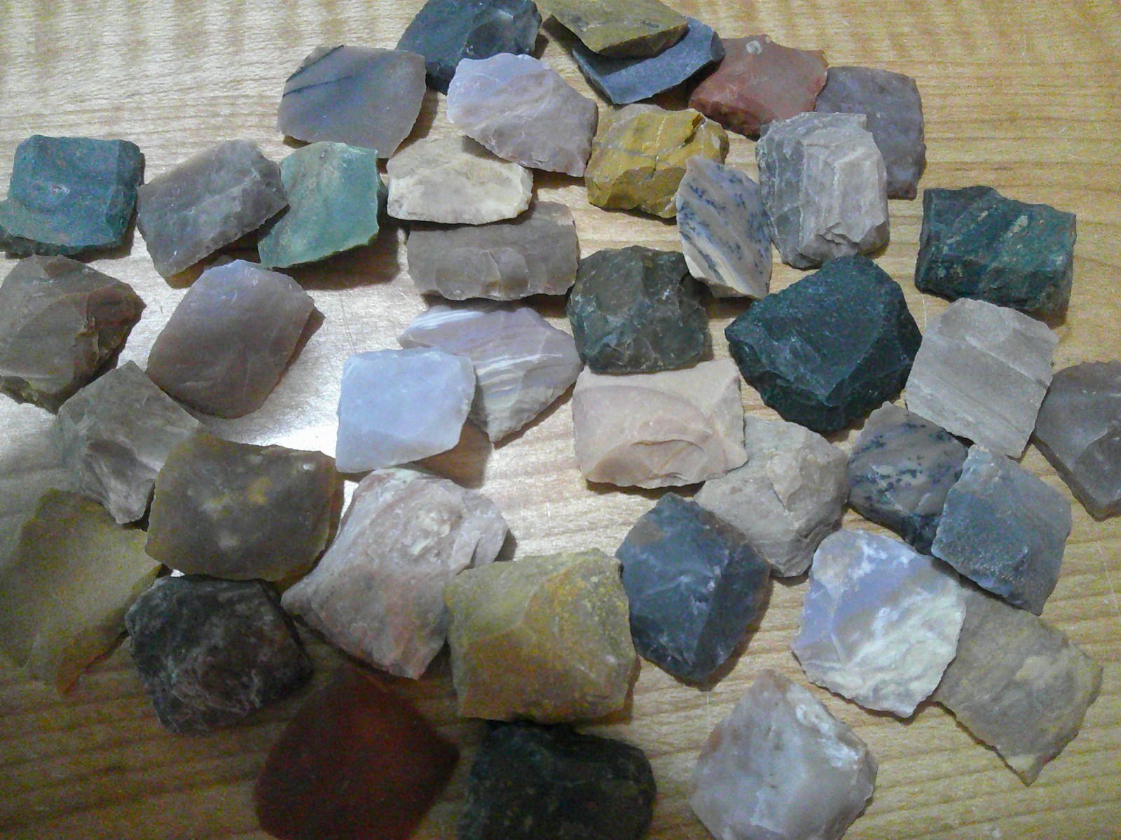 CHERT GUN FLINTS 1/4 LB BAG 5/8-3/4 : SIZE FACTORY SECONDS APX 35 to 40 FLINTS
