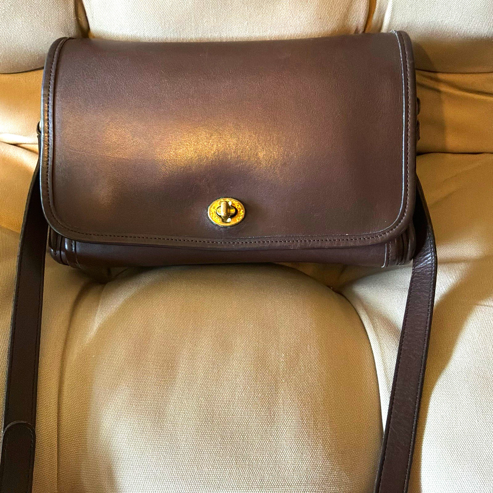 Coach Vintage Ridgefield Flap Bag - Brown Leather Coach Vintage Ridgefield Flap Bag - Brown Leather