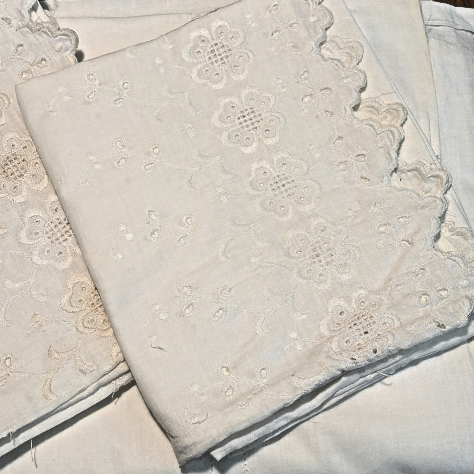 Vintage 3 Cut Out Embroidered Pillowcases & Queen Size Flat Sheet Floral Scallop