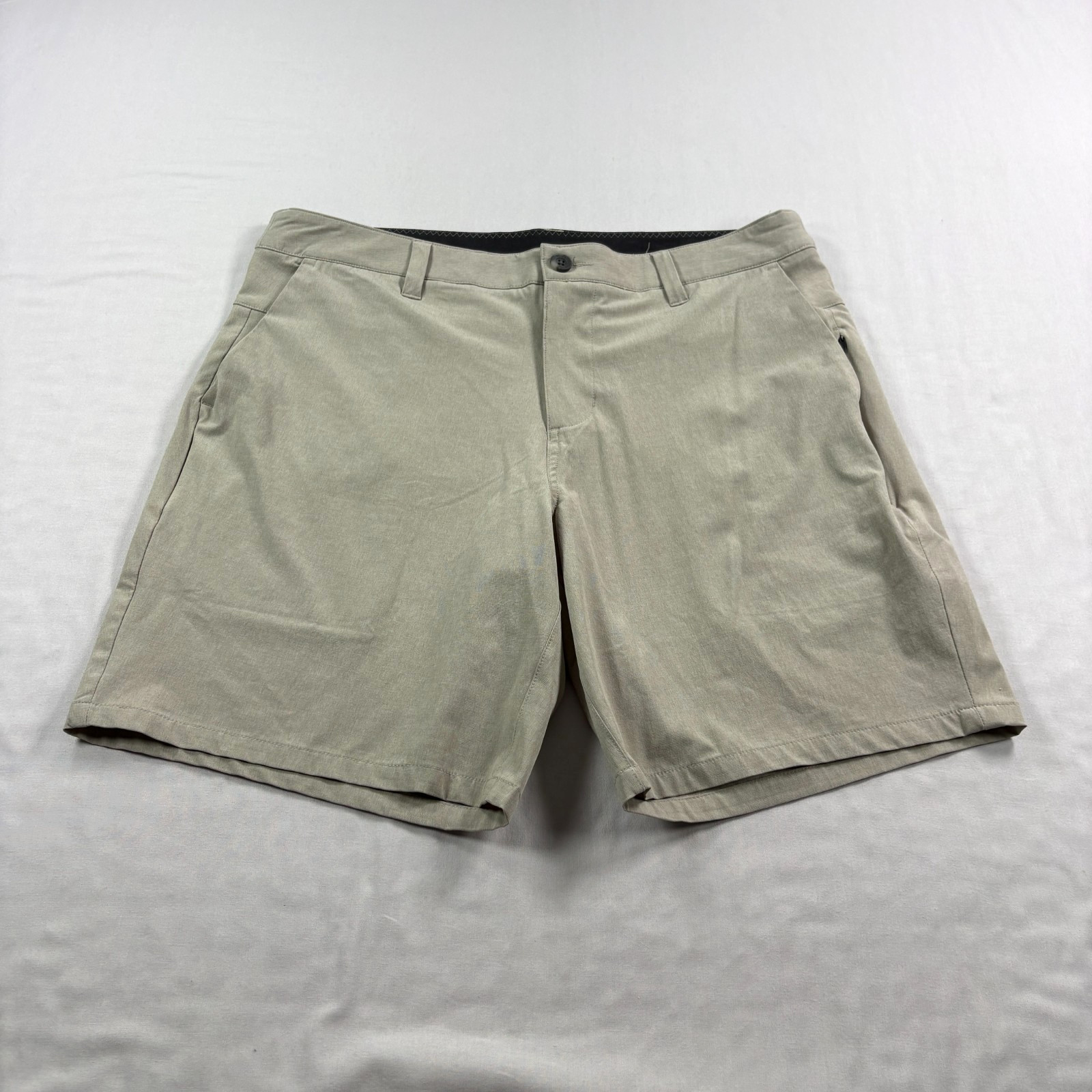 Vuori Aim Shorts Mens Size 33 Beige Chino Tech Stretch Golf Performance Casual Vuori Aim Shorts Mens Size 33 Beige Chino Tech Stretch Golf Performance Casual
