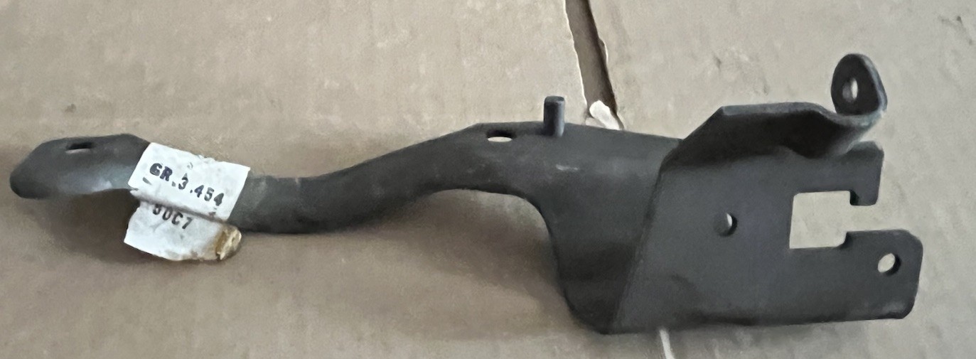 nos 1975-1977 chevy corvette gm 352279 accelerator bracket