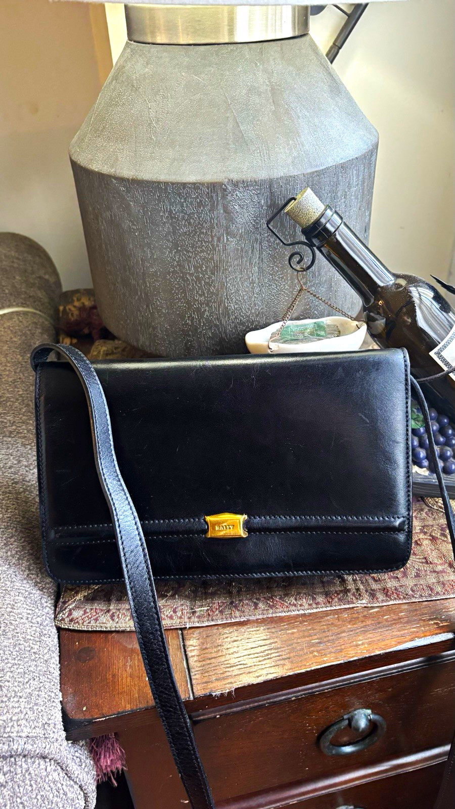 Authentic Bally ITALIAN leather magnetic Flap kiss-lock 2 compartment crossbody 