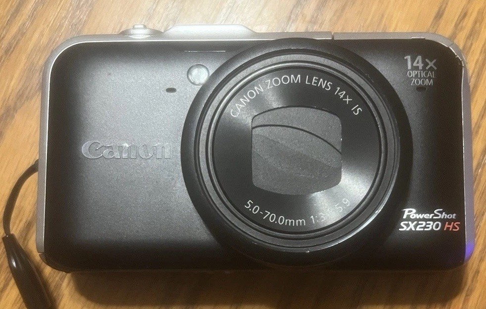 Canon PowerShot SX230 HS Digital Camera 12.1MP W/ 3 Batteries Case Charger Canon PowerShot SX230 HS Digital Camera 12.1MP W/ 3 Batteries Case Charger