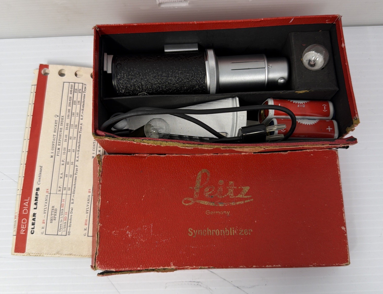 Leitz Wetzlar Ceyoo Synchronblitzer Flash Unit for Leica Camera Complete w/Box Leitz Wetzlar Ceyoo Synchronblitzer Flash Unit for Leica Camera Complete w/Box