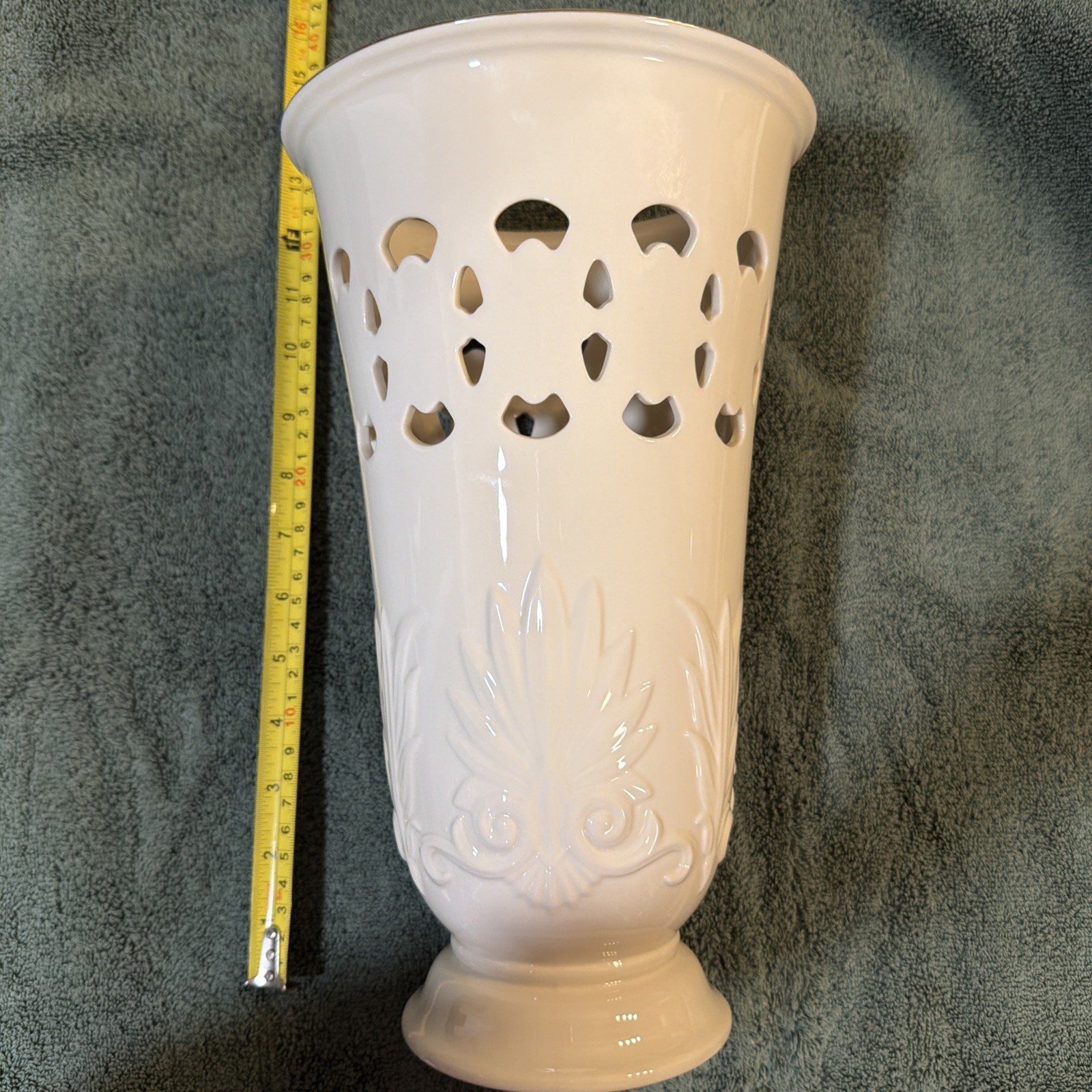 Lenox Porcelain Langtry Collection Vase, Embossed Holly 24K Gold Trim 12”