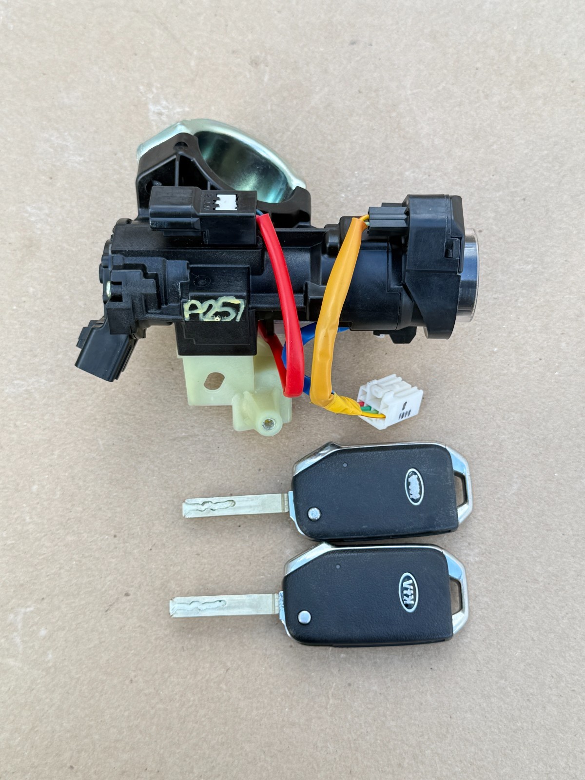2020-2024 KIA SOUL IGNITION SWITCH LOCK CYLINDER W/ 2 KEYS OEM