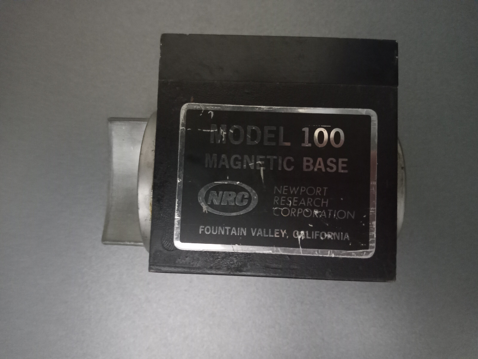 Newport Research Corporation Model 100 Magnetic Base Newport Research Corporation Model 100 Magnetic Base