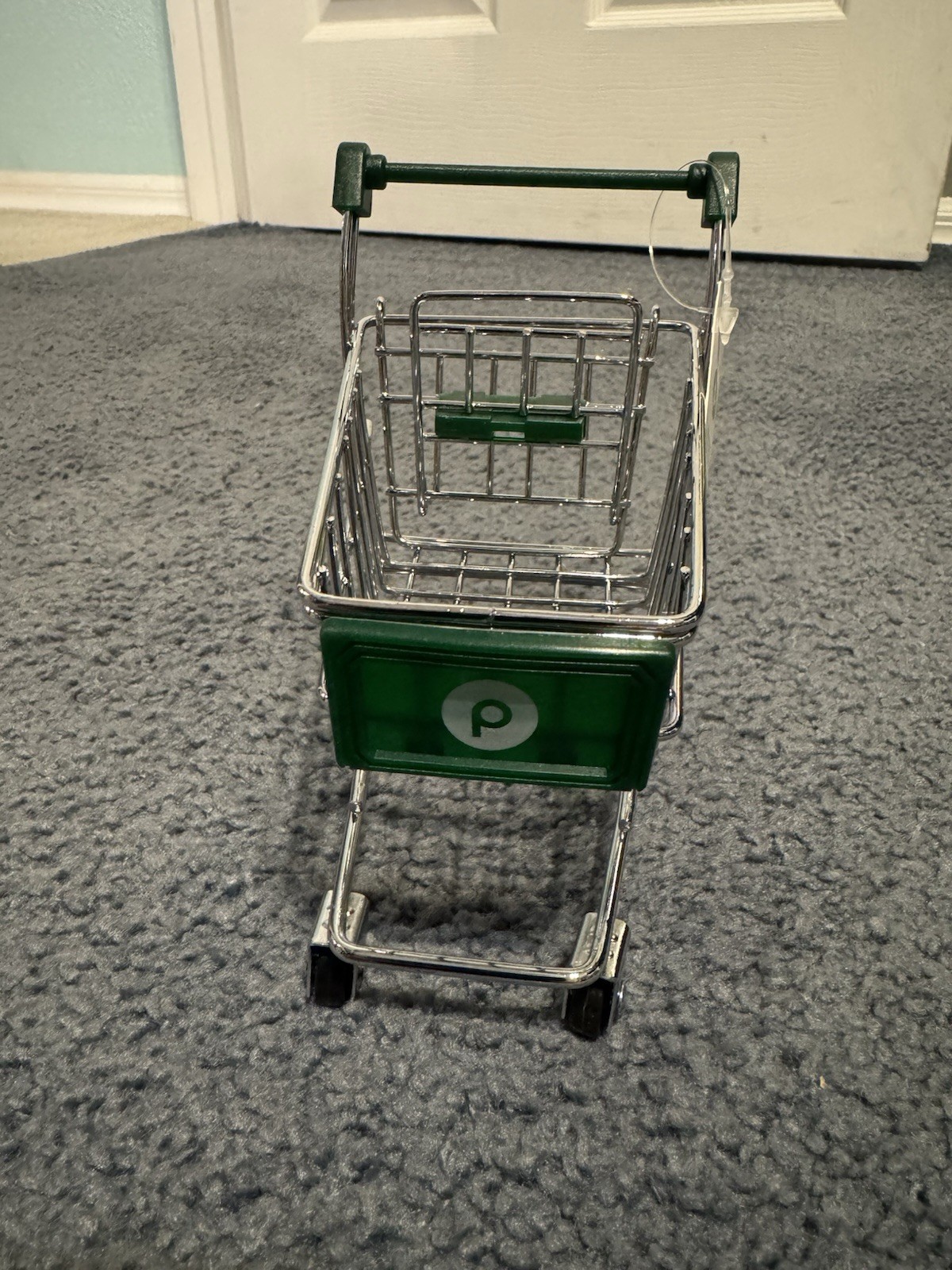 Publix Supermarkets 2025 Mini Shopping Cart CHRISTMAS DECOR **LIMITED EDITION*** Publix Supermarkets 2025 Mini Shopping Cart CHRISTMAS DECOR **LIMITED EDITION***