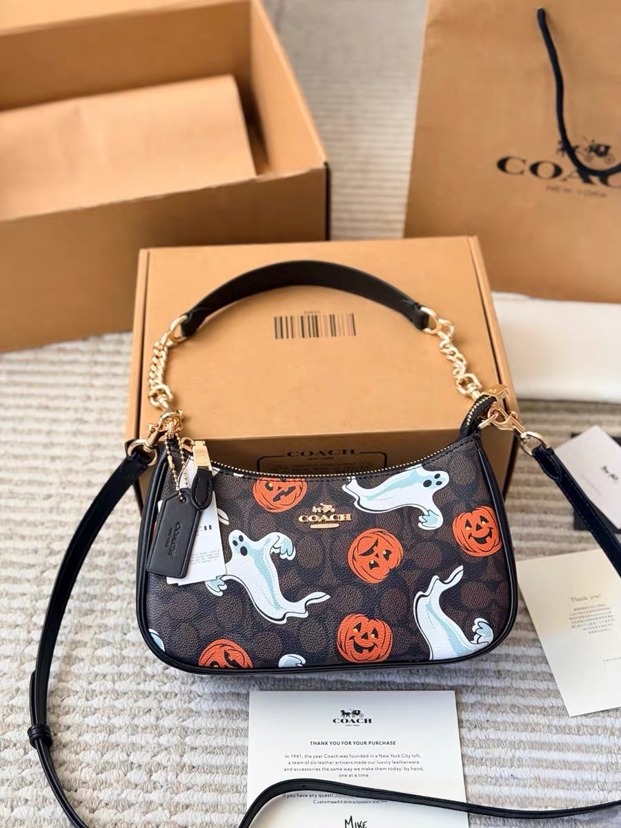 NWT-Teri Shoulder Bag In Signature Canvas Pumpkin Halloween Print CCE71 NWT-Teri Shoulder Bag In Signature Canvas Pumpkin Halloween Print CCE71