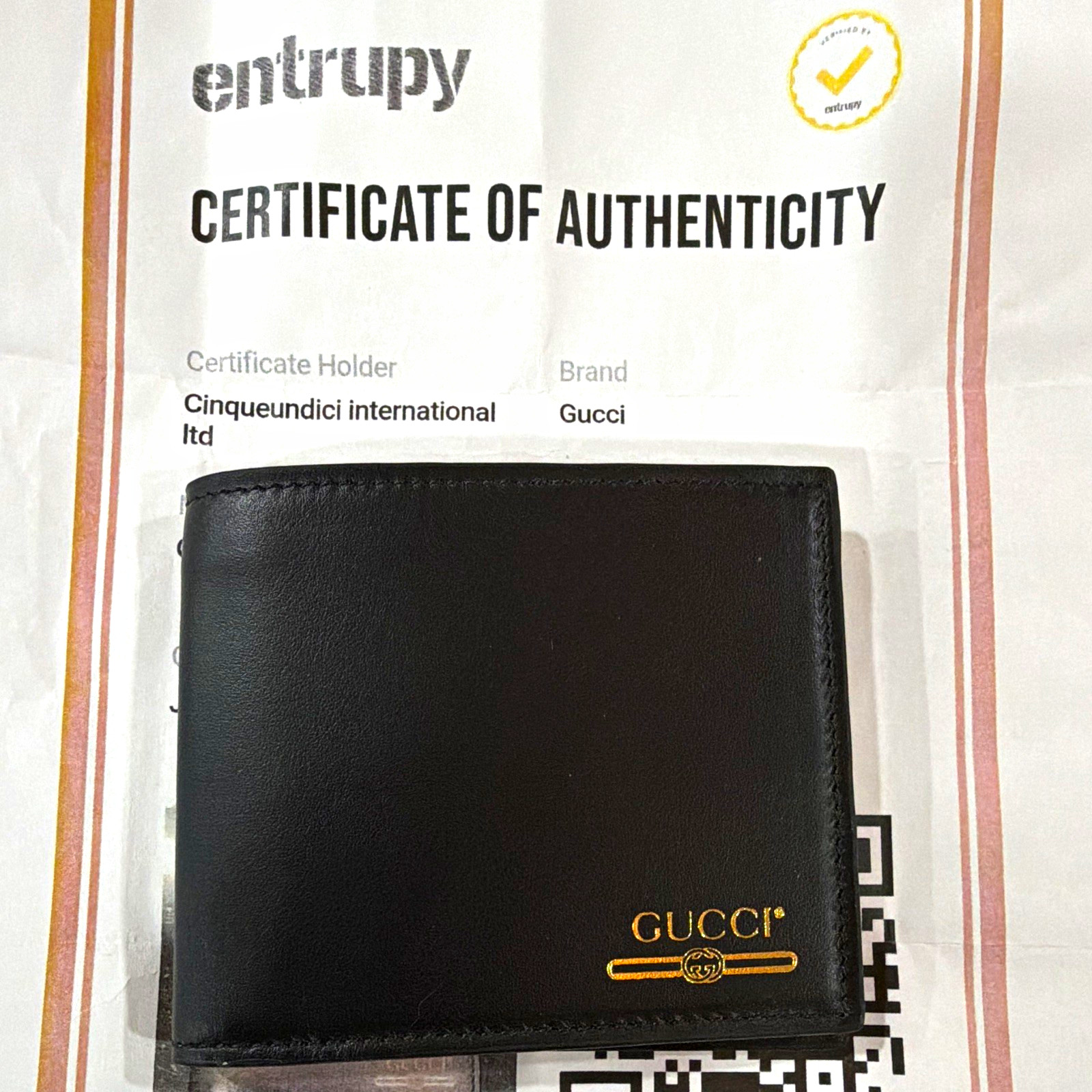 Gucci Men\'s Black Bifold Wallet with Gold Logo, Credit Card Slots Gucci Men\'s Black Bifold Wallet with Gold Logo, Credit Card Slots