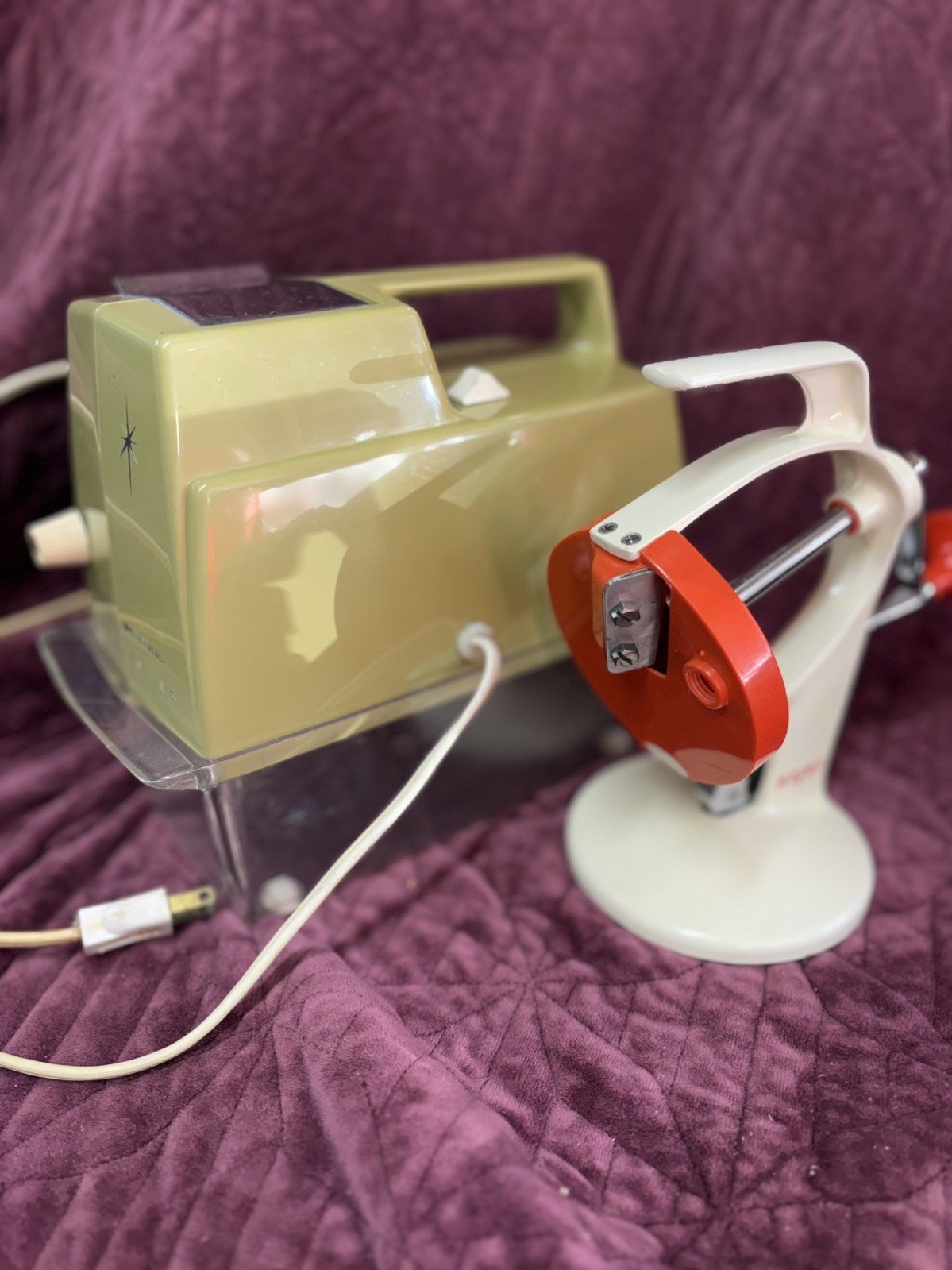 Vtg 1970s Oster Countertop Ice Crusher Model 552 & handcrank \ Vtg 1970s Oster Countertop Ice Crusher Model 552 & handcrank \