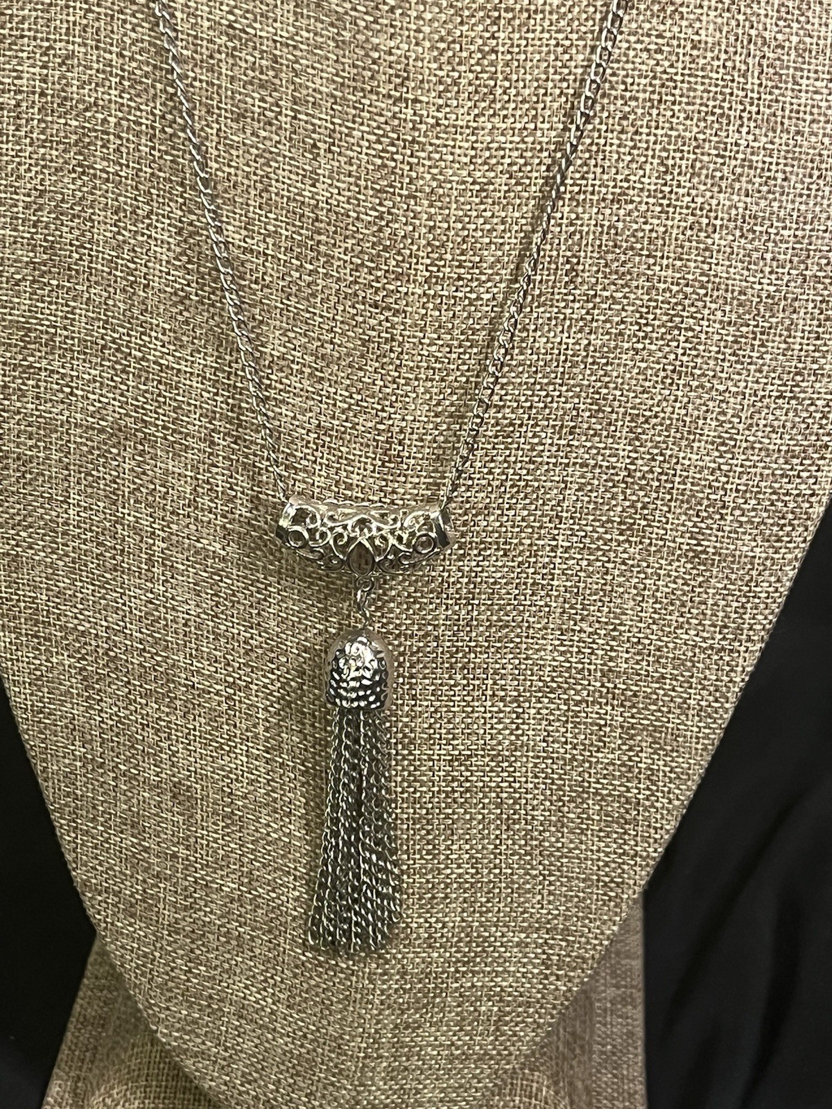 VINTAGE SILVER TONE 22” TASSEL CHAIN NECKLACE VINTAGE SILVER TONE 22” TASSEL CHAIN NECKLACE