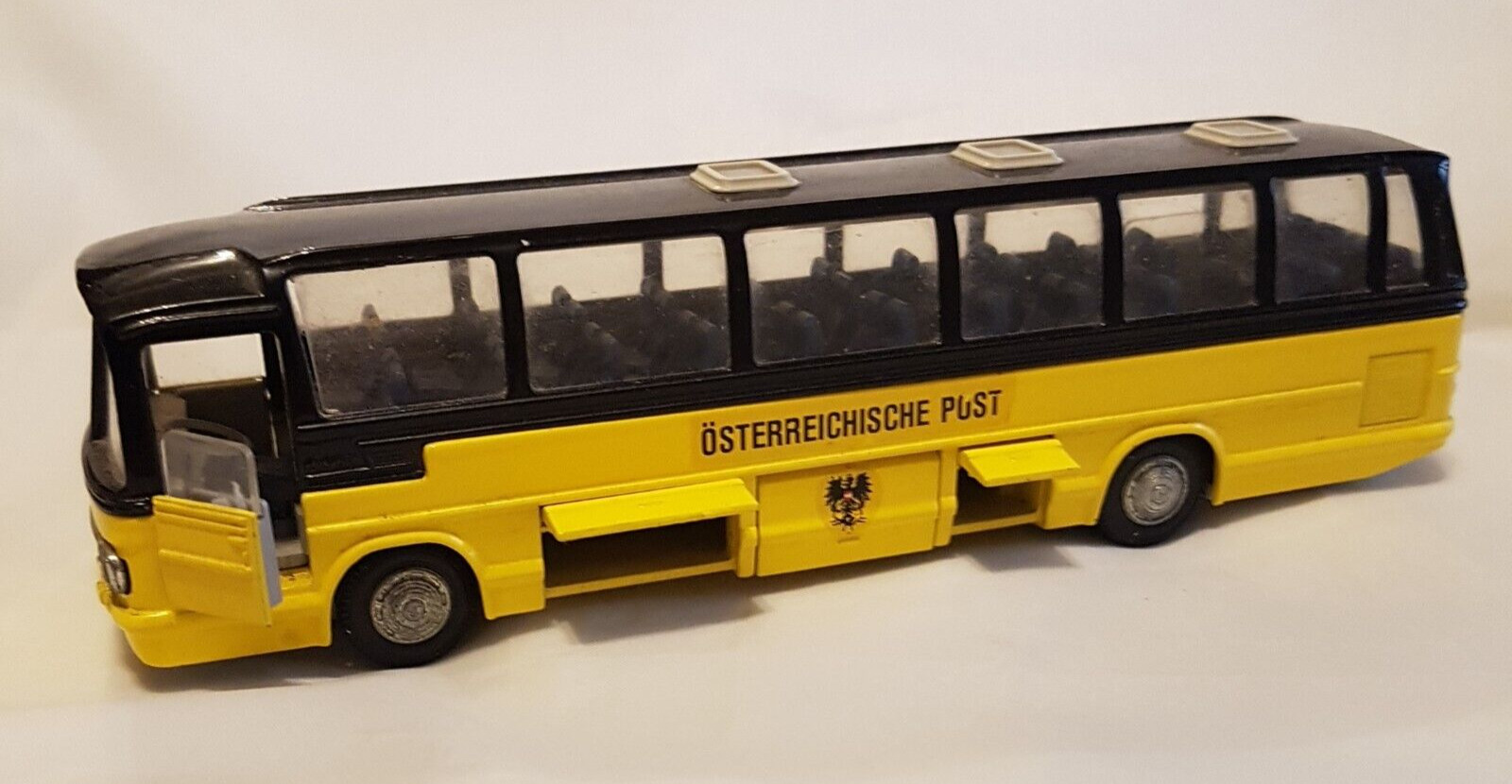 TEKNO 950, MERCEDES BENZ 0302 in OSTERREICHISCHE POST LIVERY with ORIGINAL BOX.