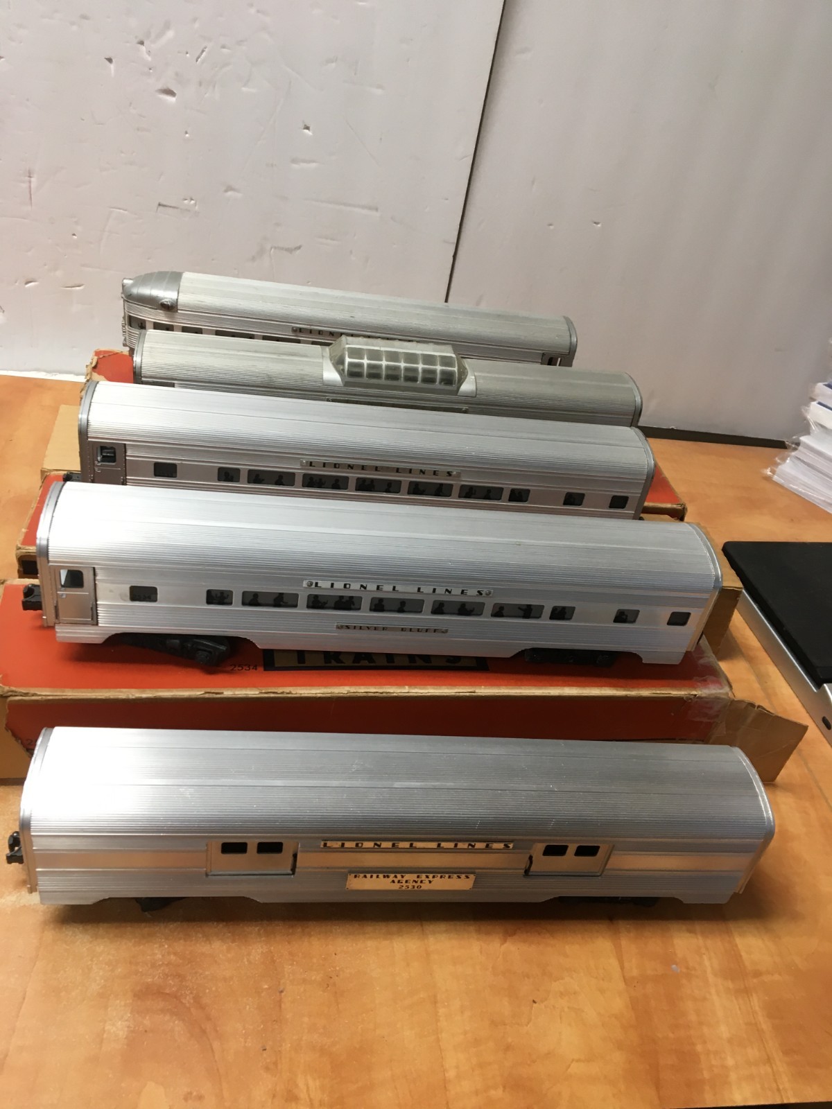Postwar Lionel Lines Streamline Passenger Car Set 2530 2531 2532 2533 2534 m23 Postwar Lionel Lines Streamline Passenger Car Set 2530 2531 2532 2533 2534 m23