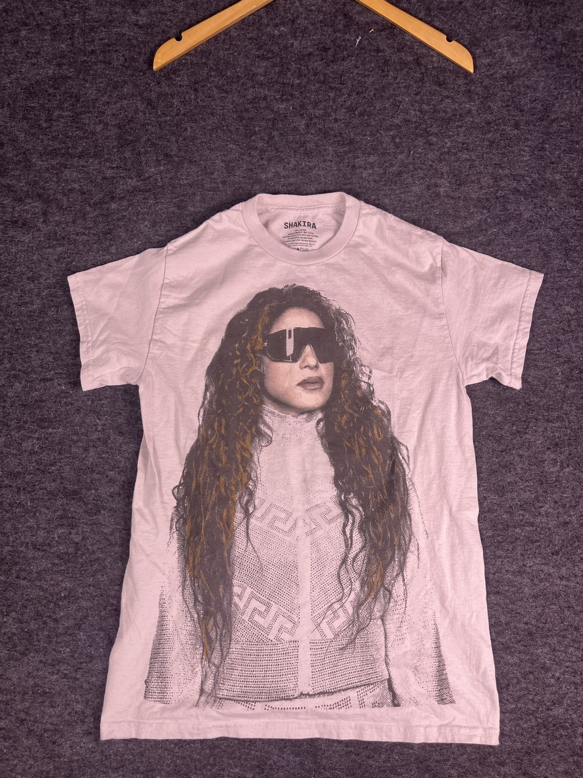 Shakira Shirt Mens Small White LMYN Tour Photo Graphic Tee Top Concert 2023