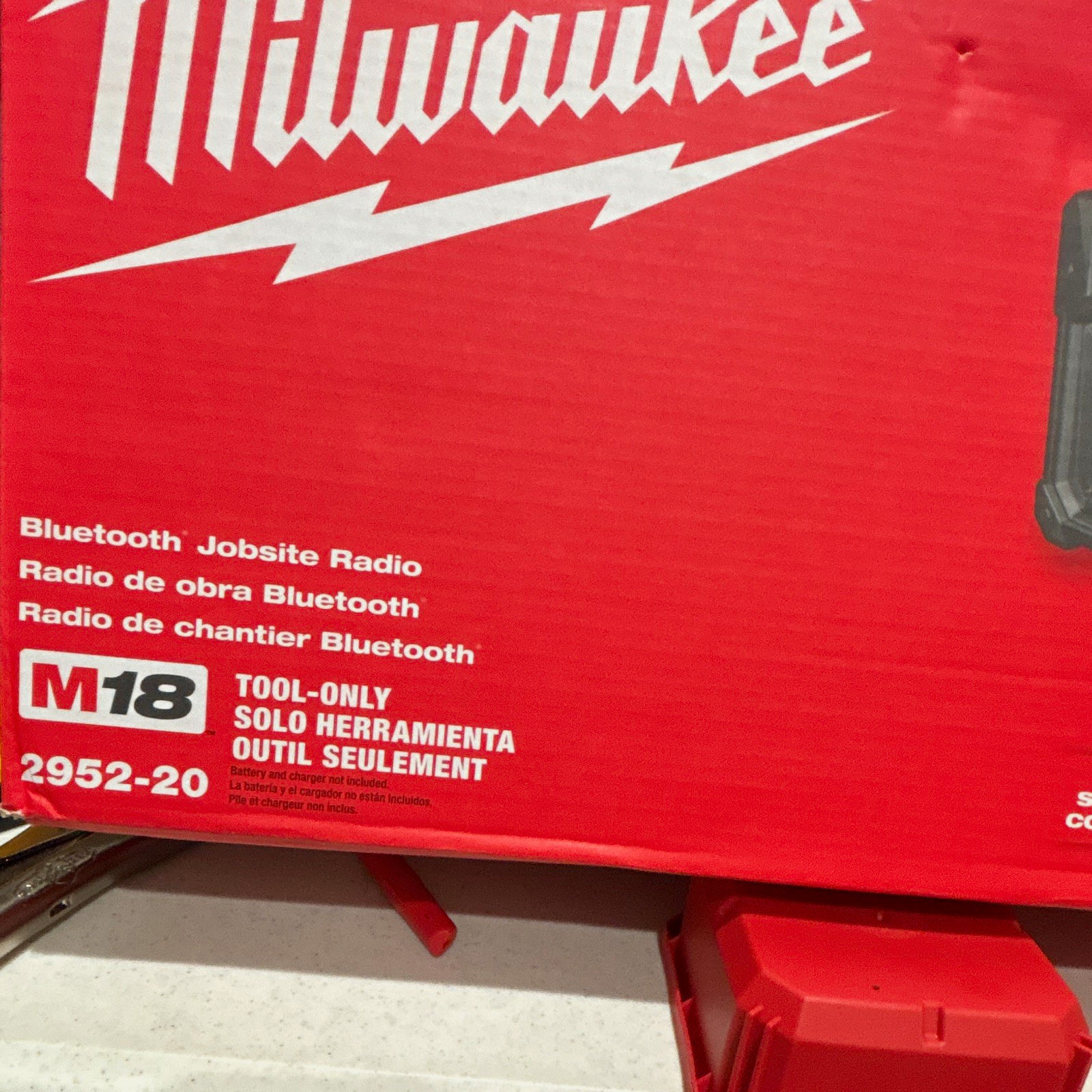 Milwaukee M18 Bluetooth AM/FM Jobsite Radio Tool-Only 2952-20 Milwaukee M18 Bluetooth AM/FM Jobsite Radio Tool-Only 2952-20
