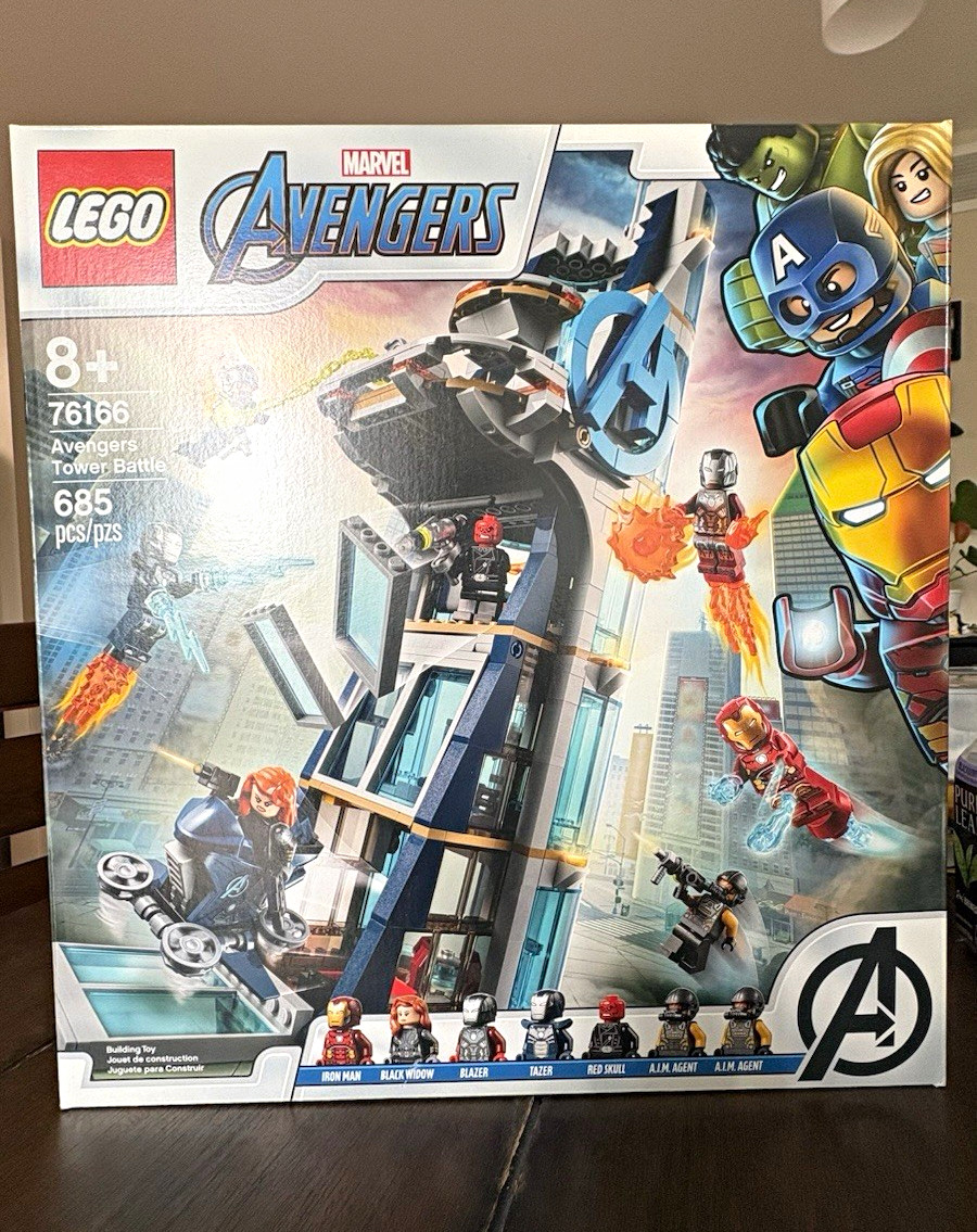 LEGO Marvel Avengers 76166 Avengers Tower Battle Complete 685 pcs NEW/sealed Box
