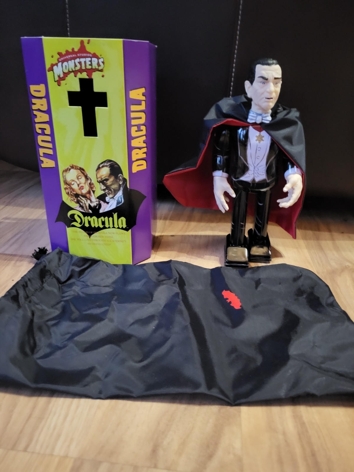 Vintage Universal Studios Monsters Wind-Up Tin Dracula W/Key Vintage Universal Studios Monsters Wind-Up Tin Dracula W/Key