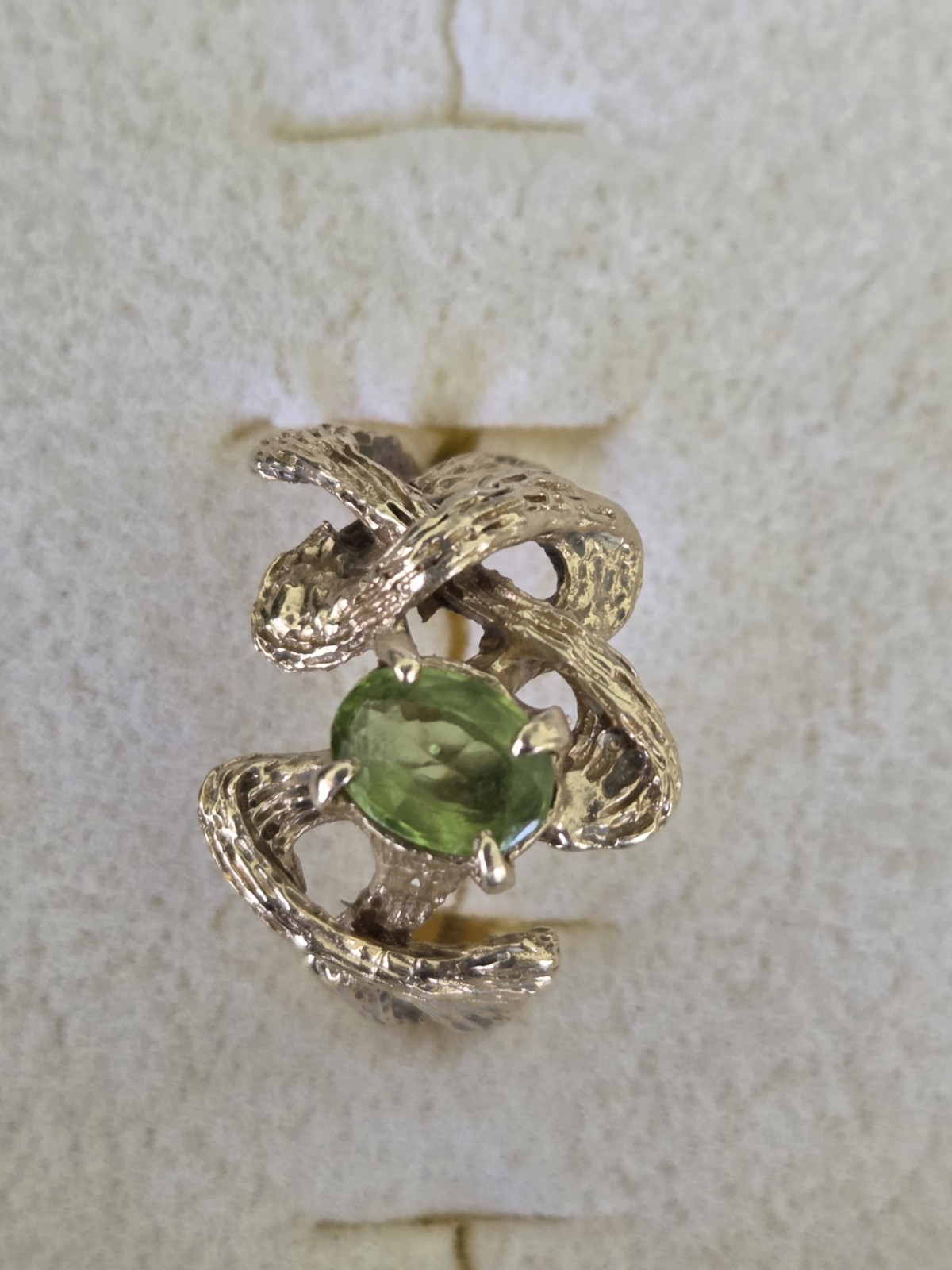 Vintage 14k Unique Peridot Ring
