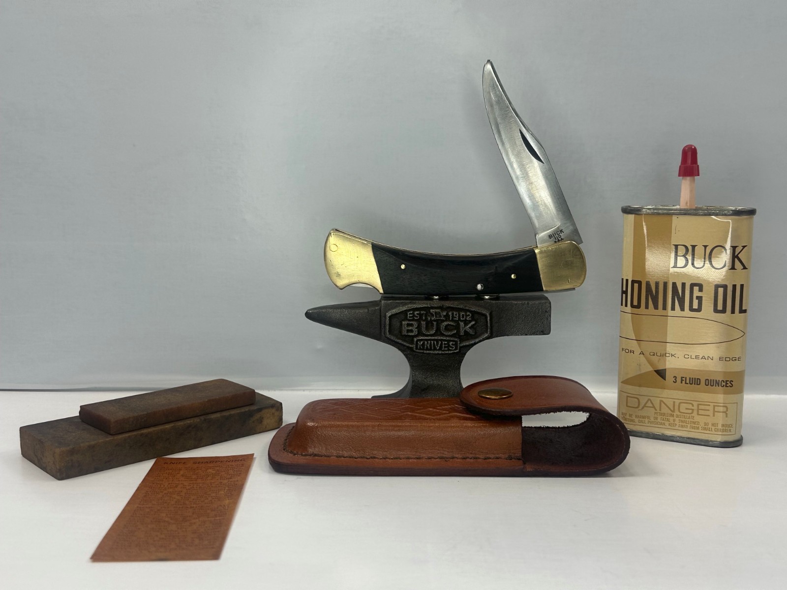 Vintage 1972-86 Buck 110 USA Knife w/Sheath & Buck Honing Oil & Stones