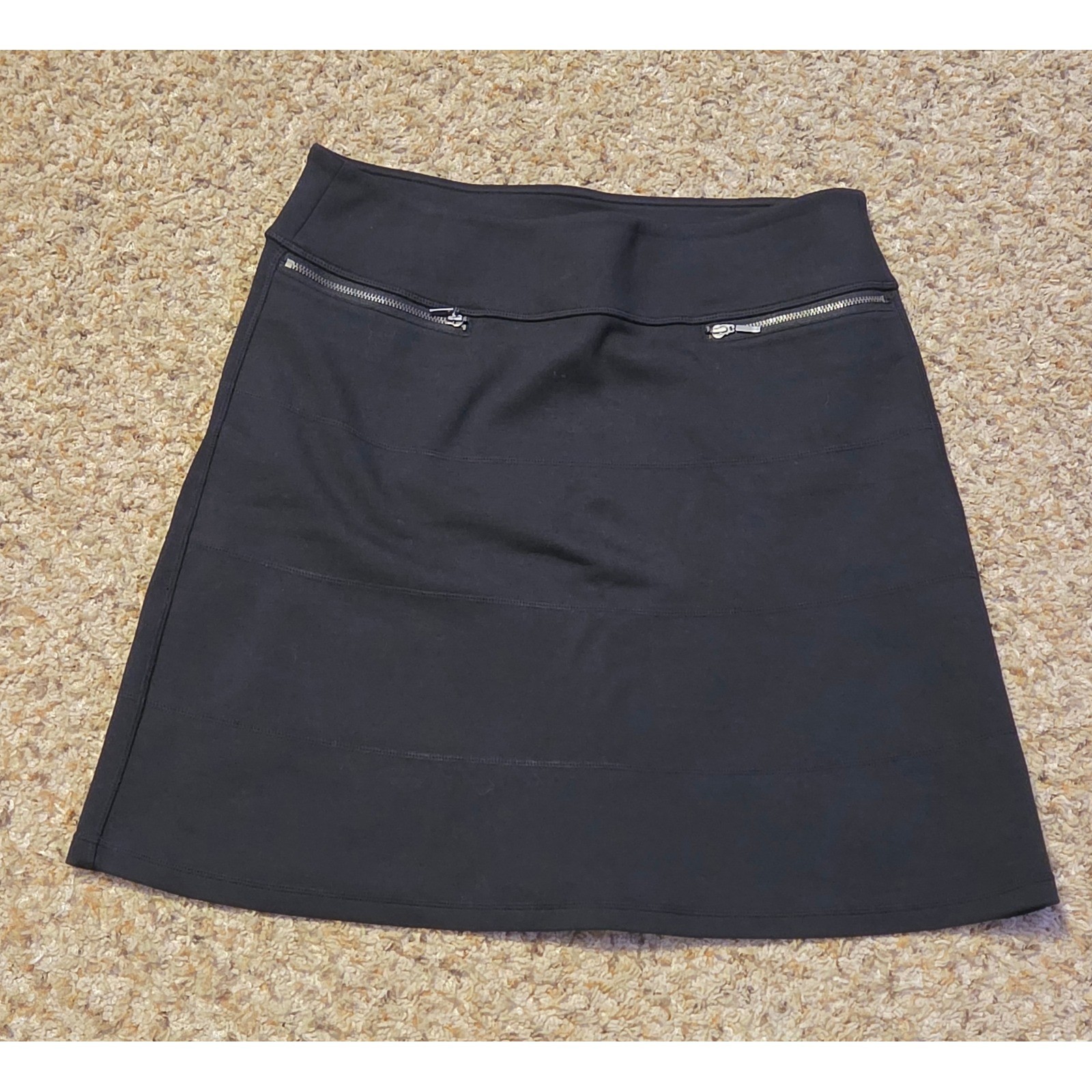 Athleta Strata A-Line Skirt Women\'s Size Medium Black Front Zip Pockets Black