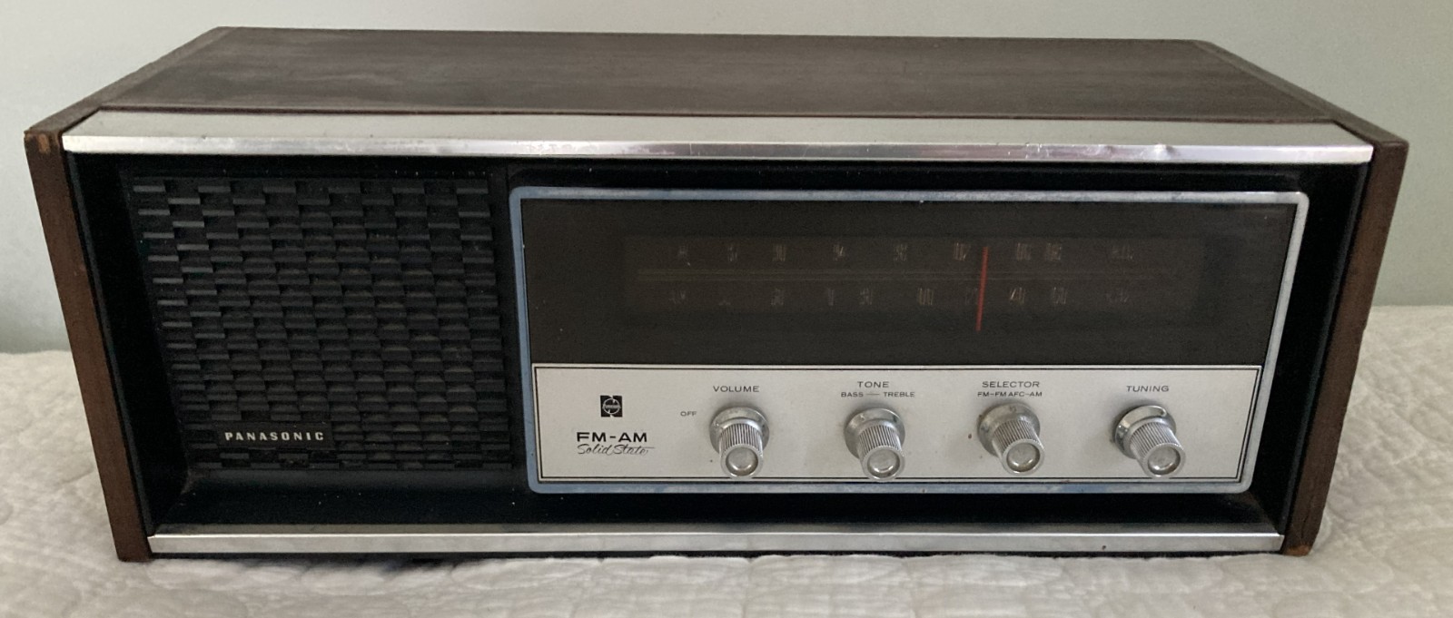 VINTAGE Panasonic RE-7369 Table Top Solid State AM/FM Radio Vintage