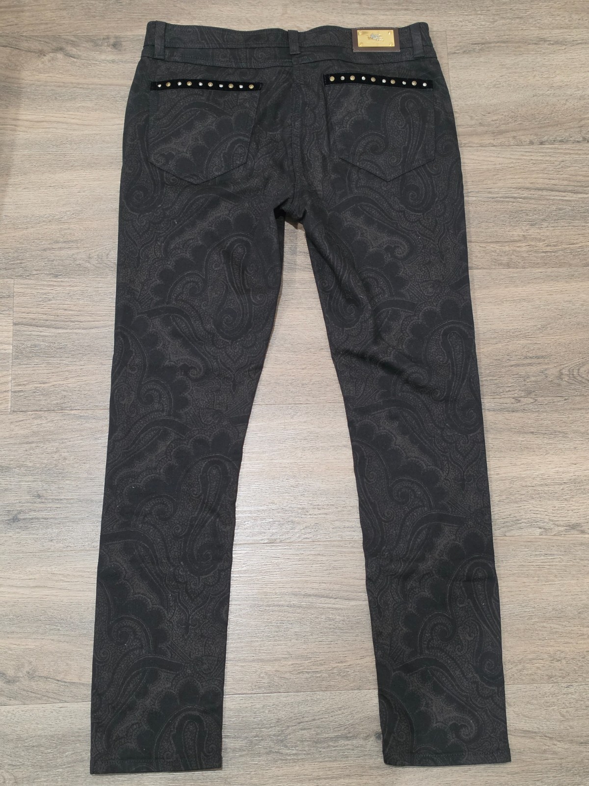 Etro jeans black paisley denim pants, low rise, velvet studded trim, 28 Etro jeans black paisley denim pants, low rise, velvet studded trim, 28
