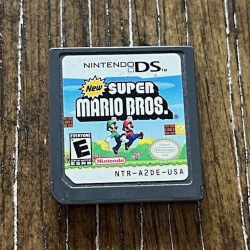 Nintendo New Super Mario Bros. Nintendo DS 2006 (US/Canada) Multiplayer Tested Nintendo New Super Mario Bros. Nintendo DS 2006 (US/Canada) Multiplayer Tested
