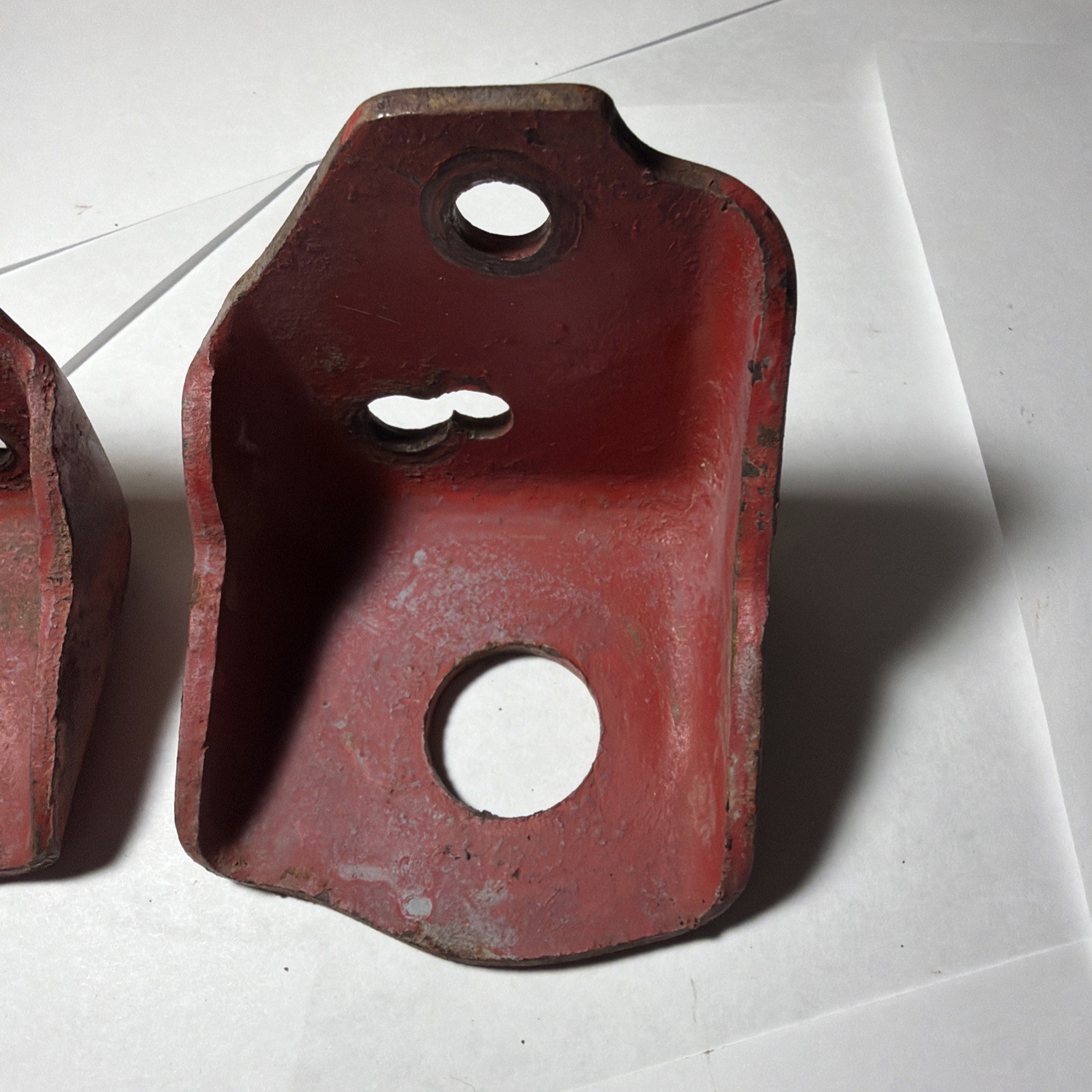 (2) 1955 1956 1957 1958 Chevy V8 FRONT MOTOR MOUNT BRACKET LEFT & RIGHT (2) 1955 1956 1957 1958 Chevy V8 FRONT MOTOR MOUNT BRACKET LEFT & RIGHT