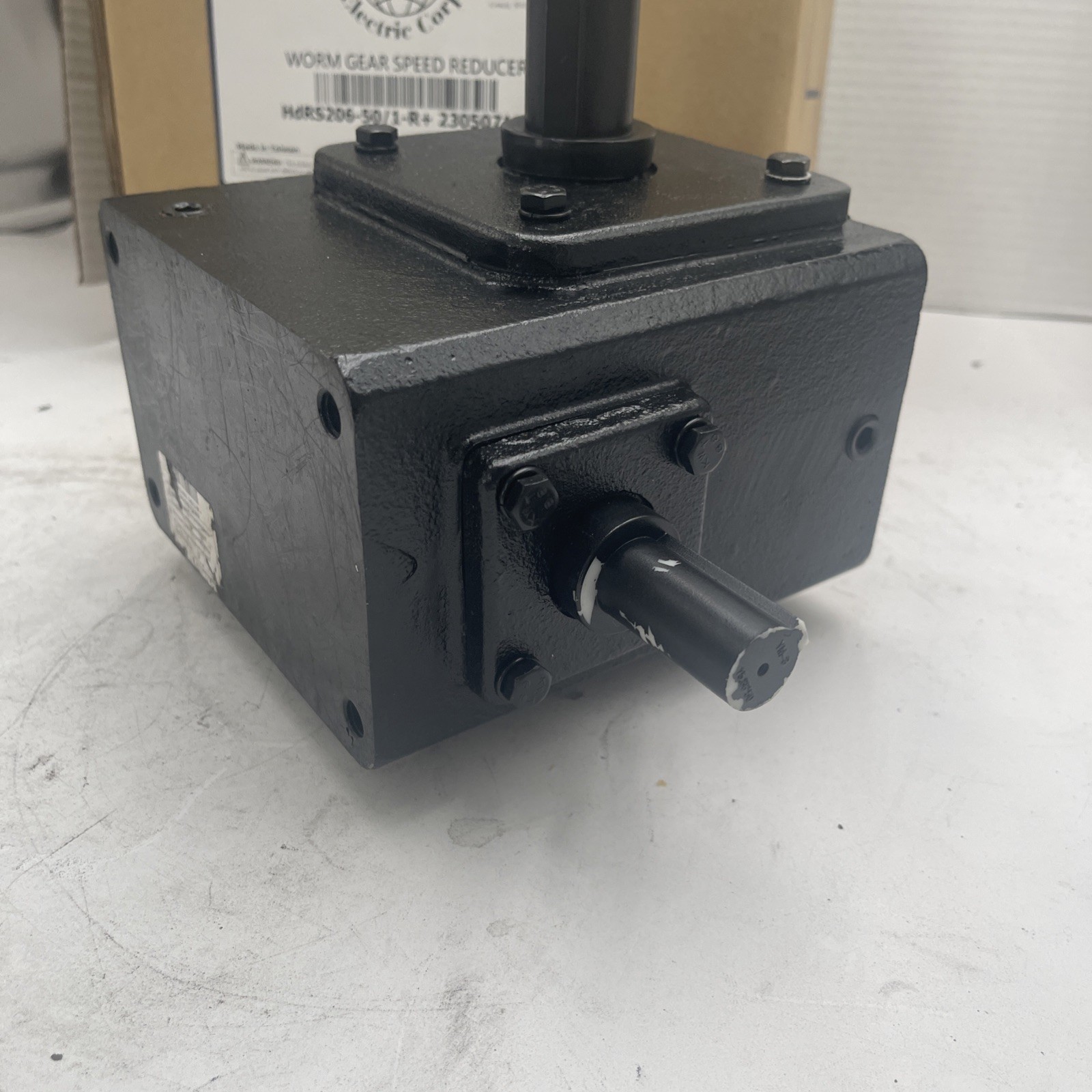 NEW Worldwide HdRS206-50/1-L Cast Iron Right Angle Worm Gear Reducer 50:1 Ratio NEW Worldwide HdRS206-50/1-L Cast Iron Right Angle Worm Gear Reducer 50:1 Ratio