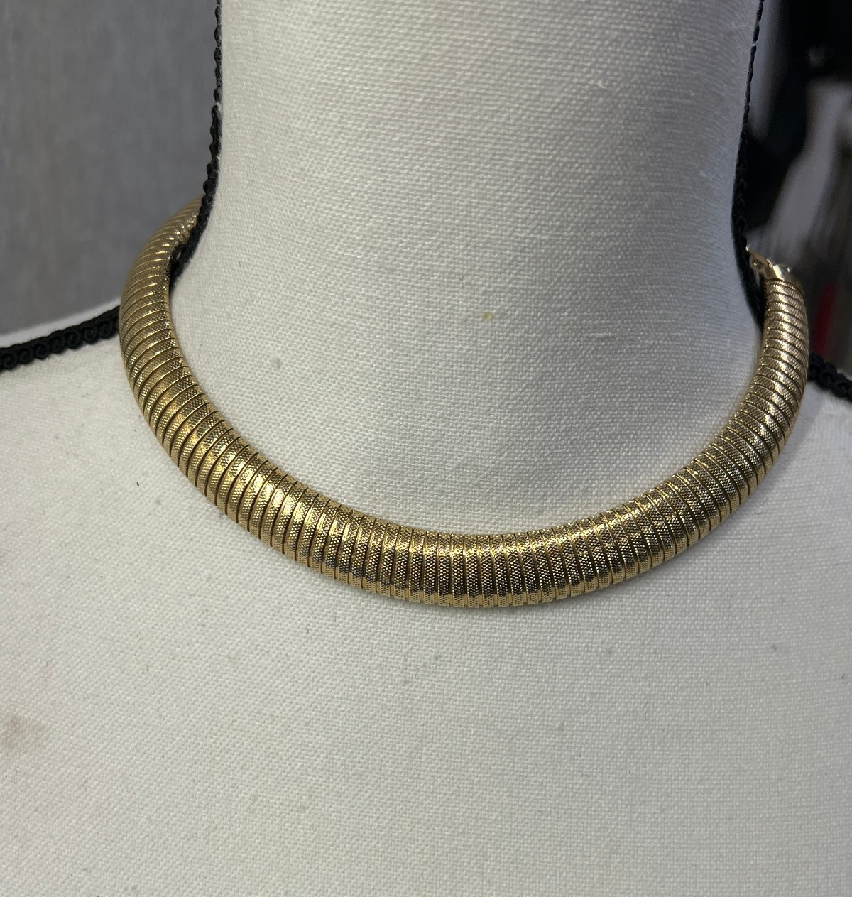 Vintage Sarah Coventry Gold Tone Stretch Omega Choker J Hook Closure