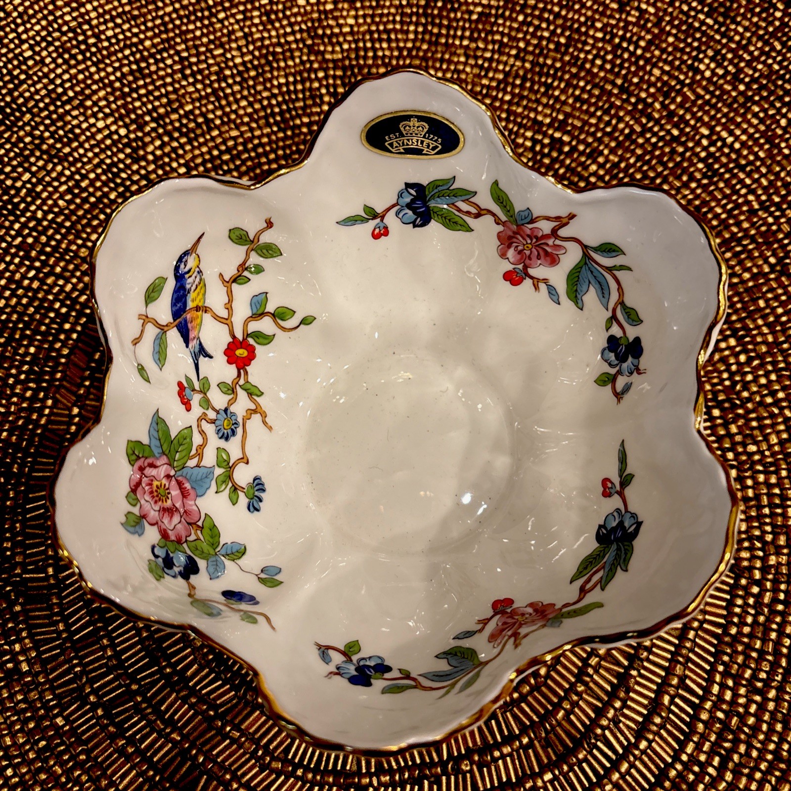Vintage Aynsley Pembroke Fine bone China shell bowl made in england Candy Dish Vintage Aynsley Pembroke Fine bone China shell bowl made in england Candy Dish