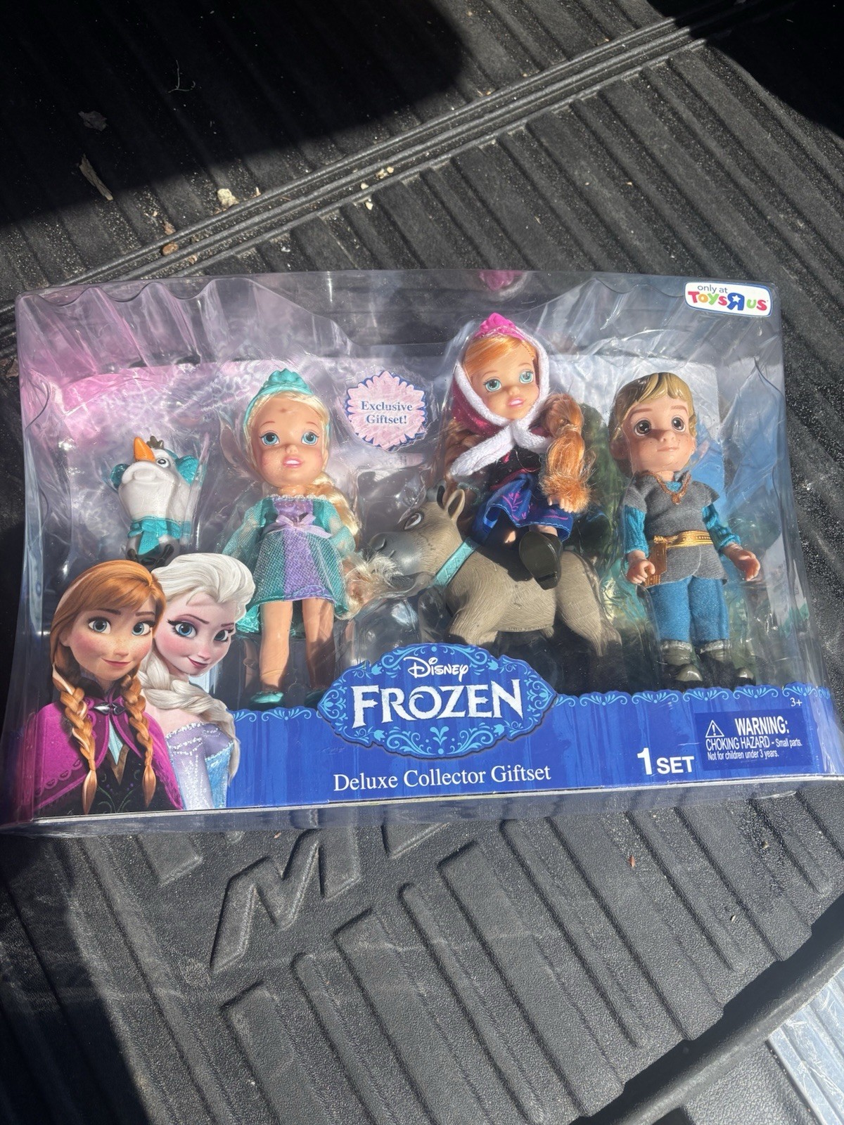2014 Disney Frozen Deluxe Collector Giftset Toys R Us Exclusive - NEW 2014 Disney Frozen Deluxe Collector Giftset Toys R Us Exclusive - NEW