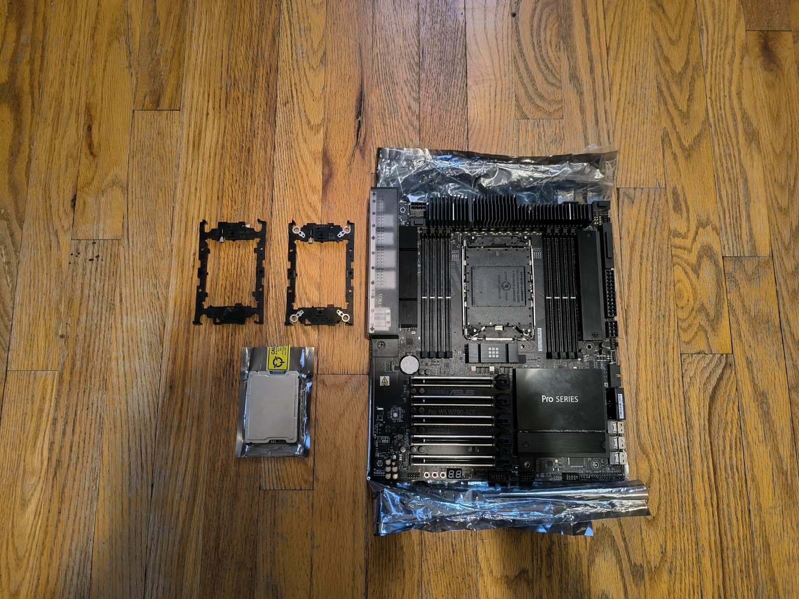 ASUS Pro WS W790-ACE LGA 4677 CEB Workstation Motherboard + Xeon QYFP AS-IS 