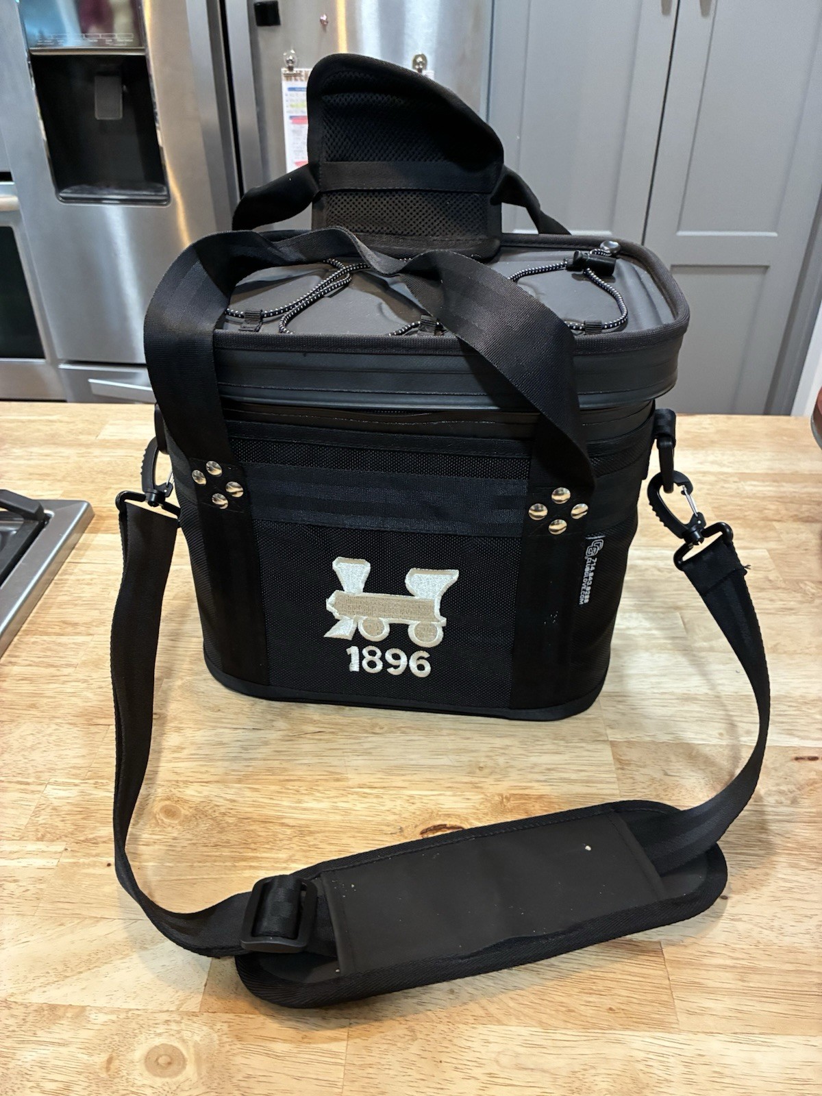 Club Glove Ballistic Cart Cooler Black Chattanooga golf And Country Club Rare
